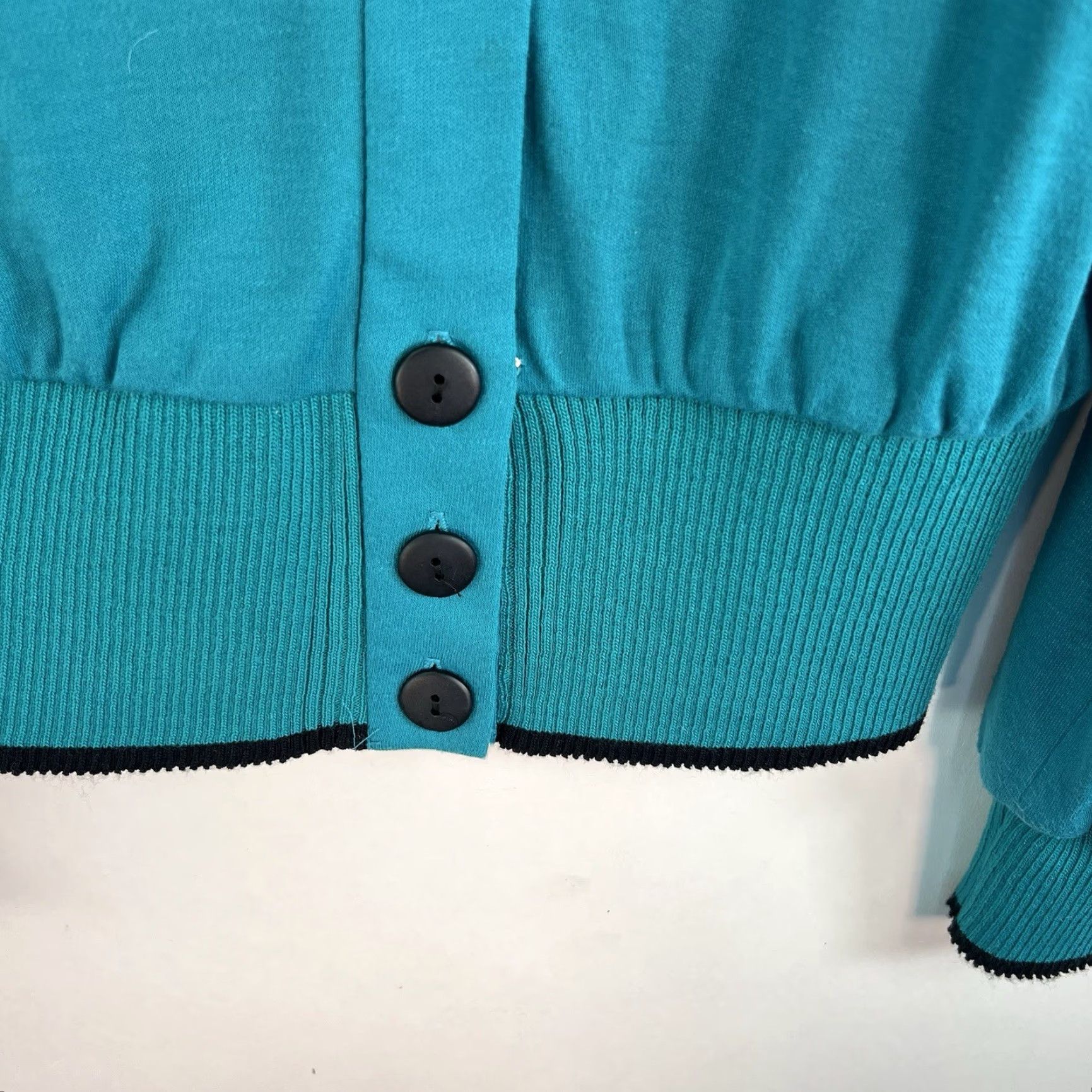 Vintage VINTAGE Caron Cardigan Sweater Womens Size 10 Teal Blue 80s Classic Lightweight V-Neck Long Sleeve Size L / US 10 / IT 46 - 4 Thumbnail
