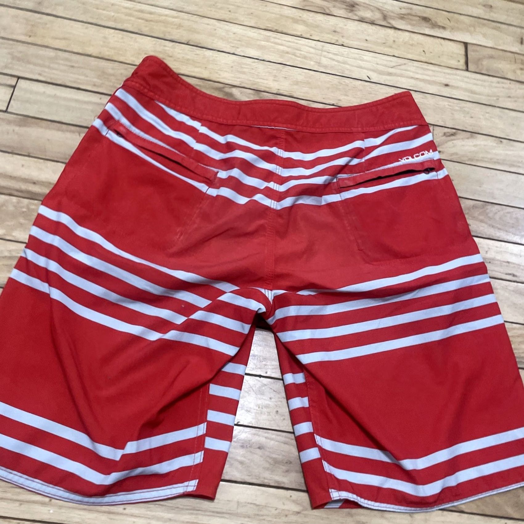 Volcom Volcom Pure FUNction V4S Board Shorts Swim Trunks Men 34 Red Stripe Cinch Fly Size US 32 / EU 48 - 2 Thumbnail