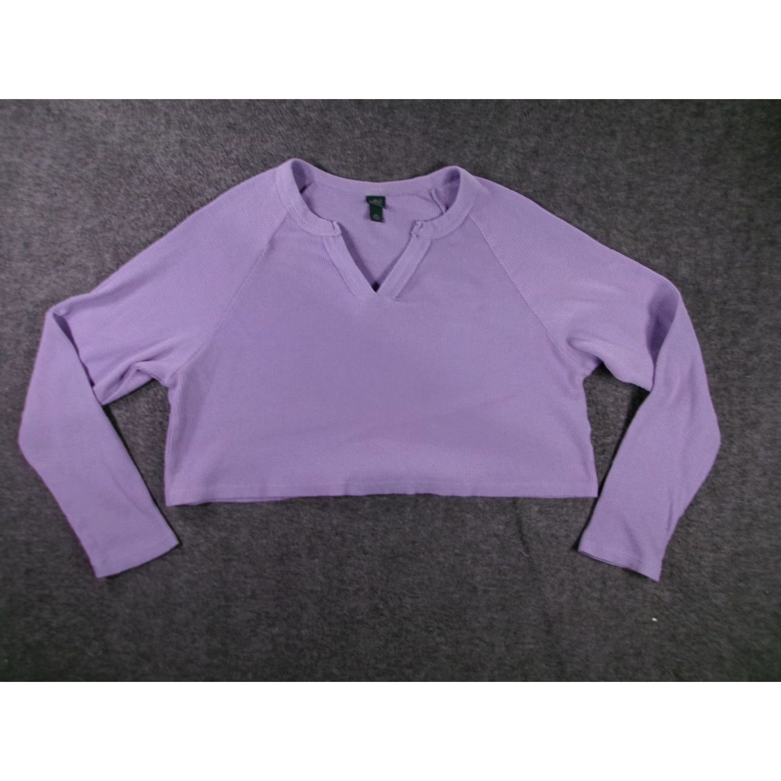 Vintage Wild Fable Purple Cropped Long Sleeve Thermal Top Womens 2XL V-Neck Raglan Sleeve Cotton Blend- Solid Shaped Lavender Purple Size XXL / US 16-18 / IT 52-54 - 2 Thumbnail