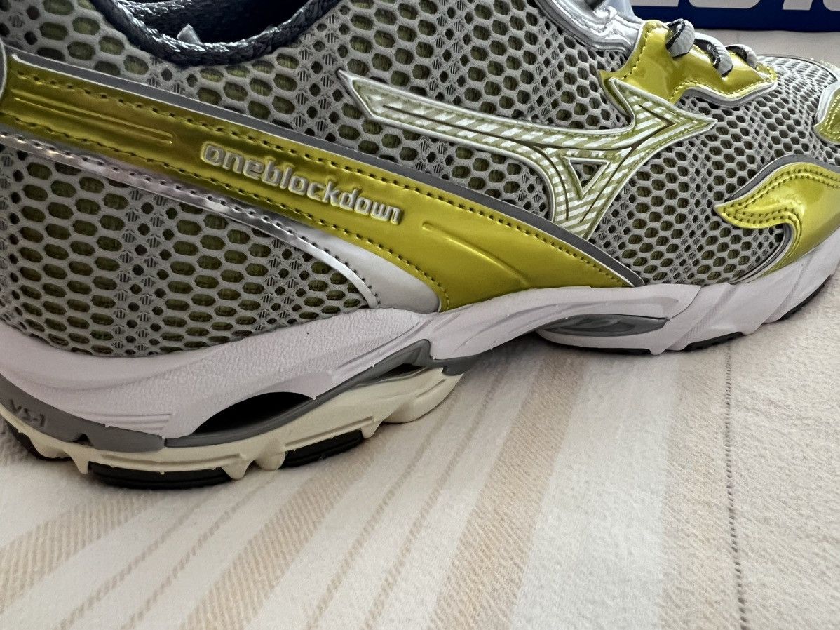 Mizuno Mizuno Wave Rider 10 Amazon One Block Down Flame Wave 11 Size US 11 / EU 44 - 13 Thumbnail