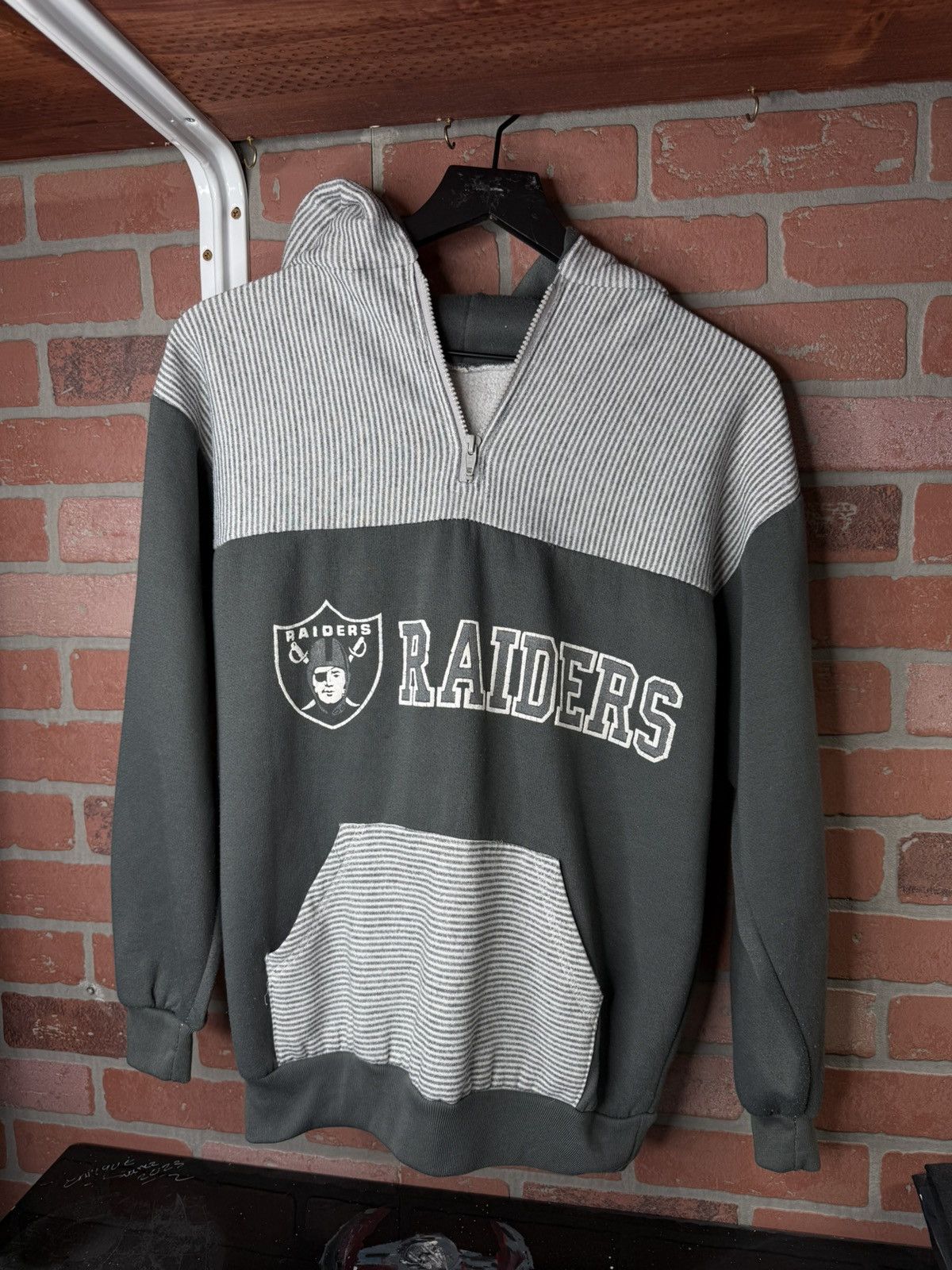 Vintage Vintage 1980’s NFL Raiders Hoodie Vtg Pullover Size Medium Size US M / EU 48-50 / 2 - 1 Thumbnail