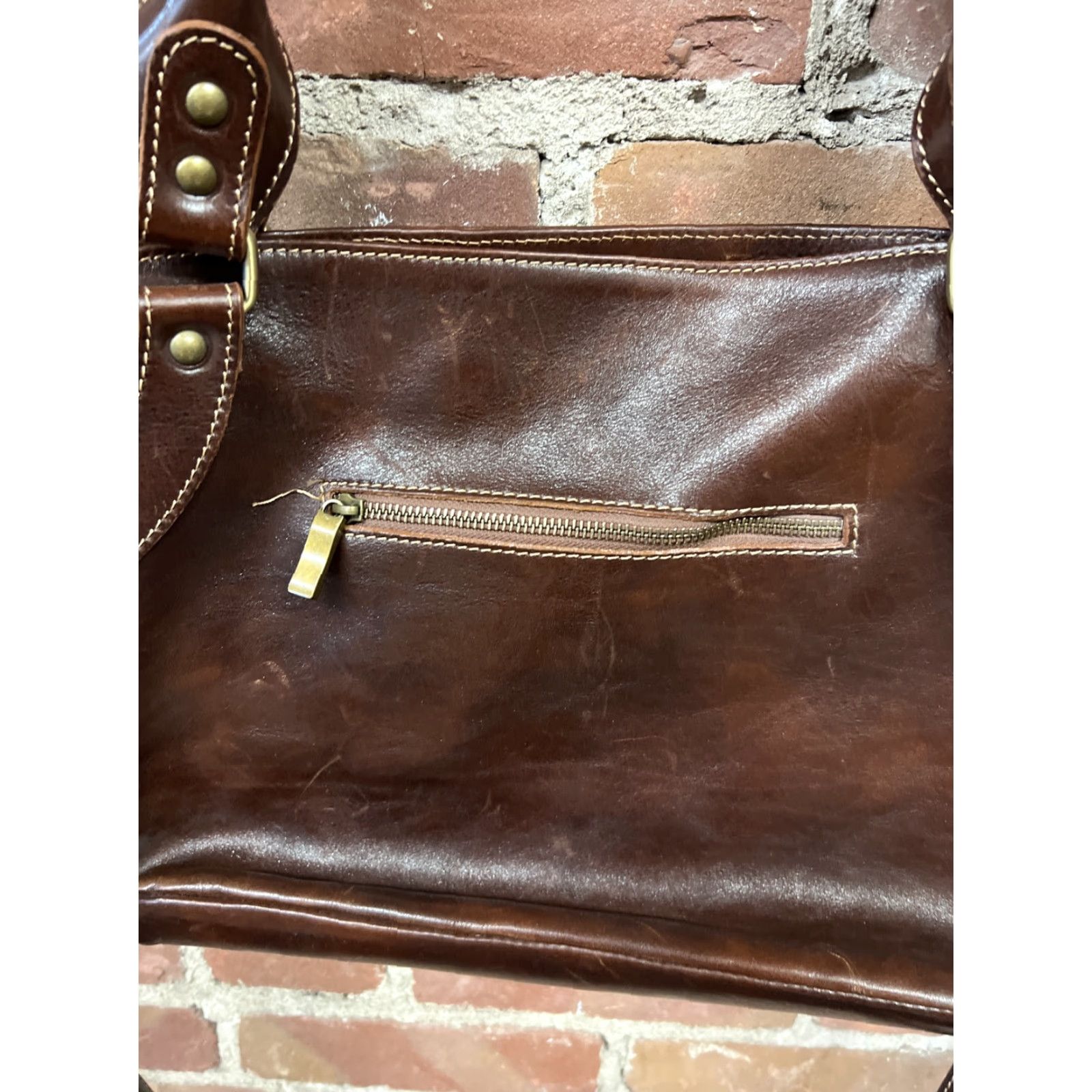 VINTAGE Floto Satchel Bag Shoulder Bag Brown Leather Large 14.75 x 9 11 Zip Pockets Brass Hardware Women's Handbag Purse Satchel