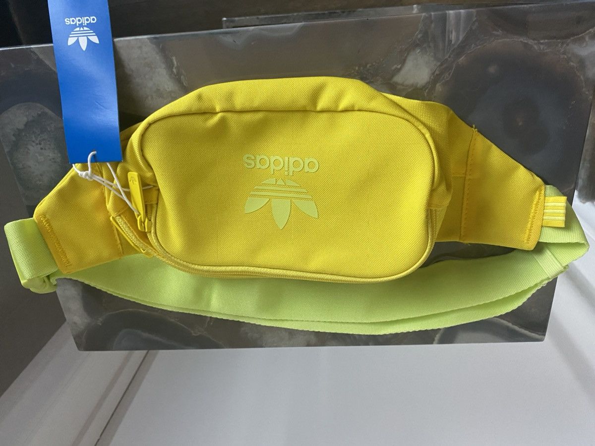 バッグ pry00s adidas shoulder bag yellow Y2K adidas Adicolor Classic Mini Airliner Bag - Yellow | Free