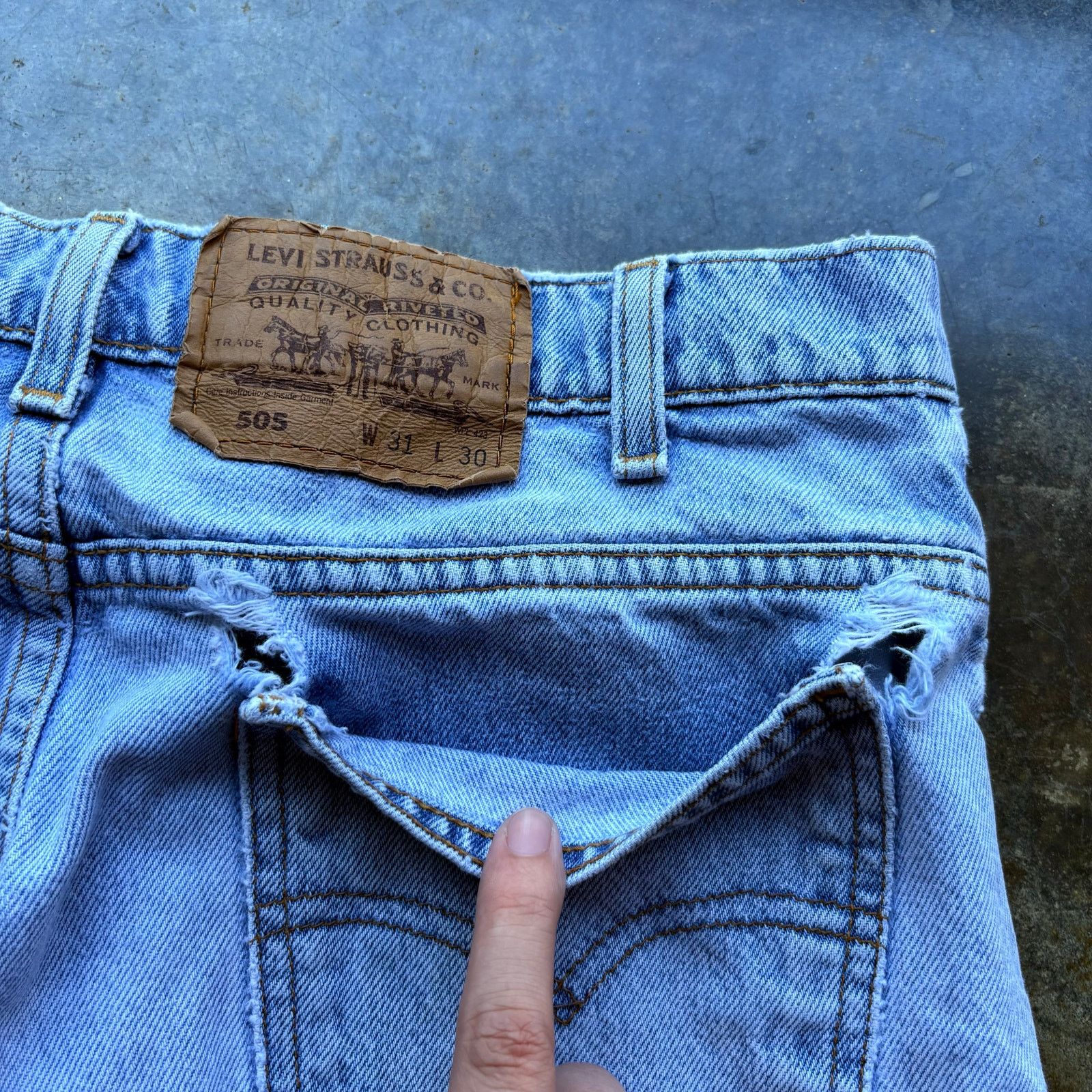 Levi's Beautifully Faded Levis Cutoff Orange Tab Jorts Size US 30 / EU 46 - 3 Thumbnail