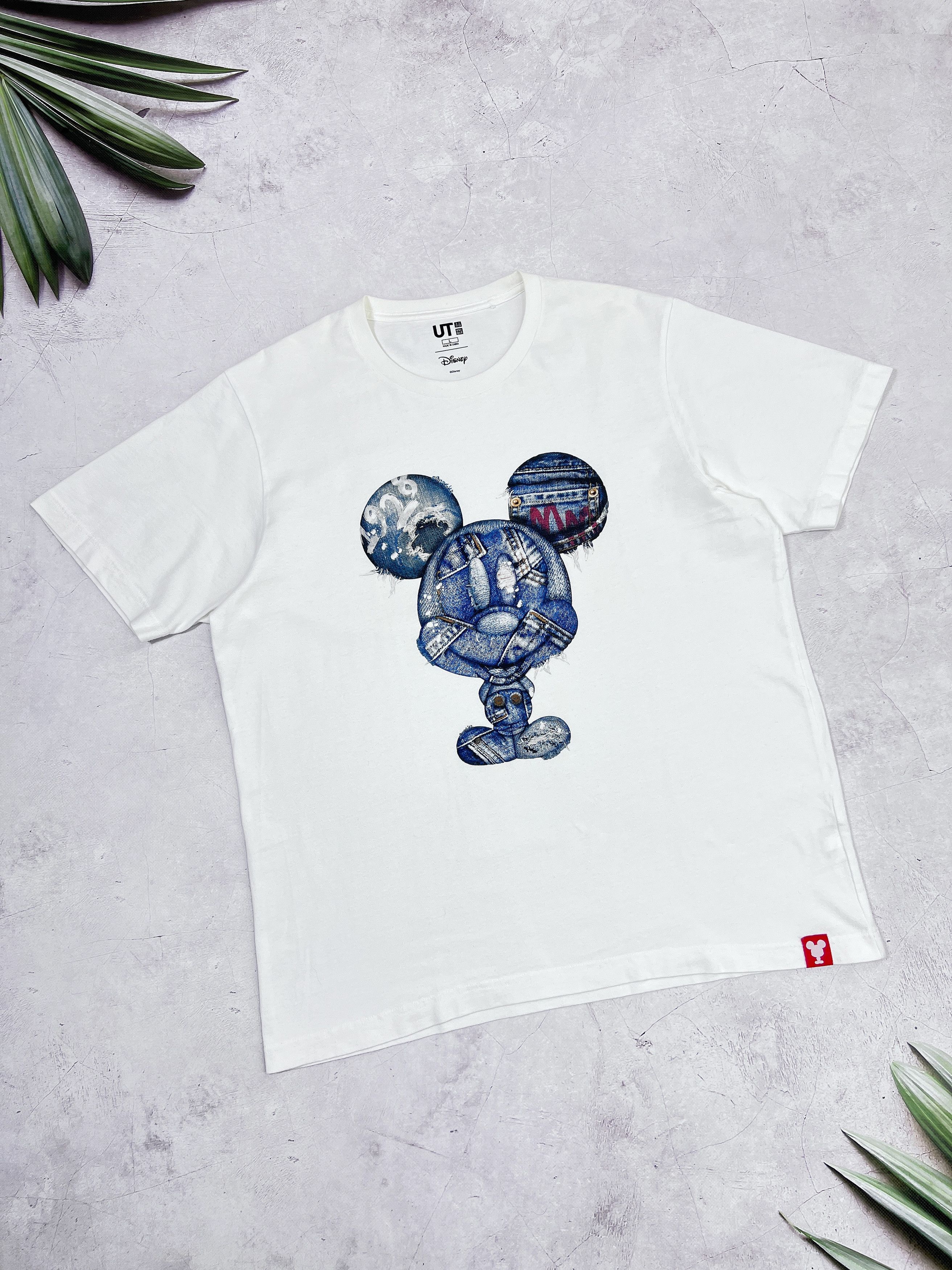 Mickey Mouse × Uniqlo Uniqlo UT x Disney T-Shirt Mickey Mouse Jeans Logo Size US L / EU 52-54 / 3 - 1 Thumbnail
