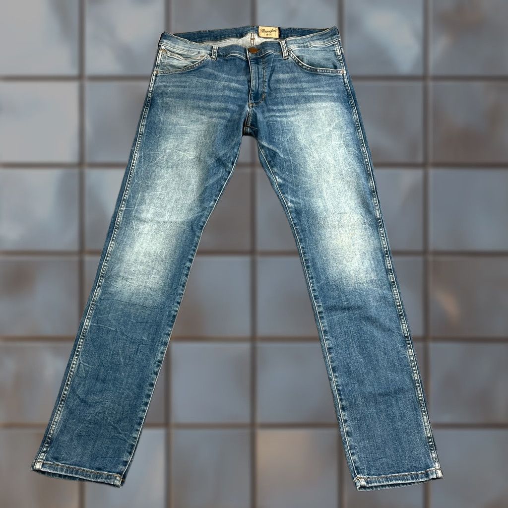 Vintage Wrnagler Jeans Slim Skinny 34 32 Mid Wash Blue Wrangler Bryson Jeans Men Slim Denim Cotton Elastane 5-Pocket Basic Logo Button Vintage No Pattern Mens Size US 34 / EU 50 - 1 Thumbnail