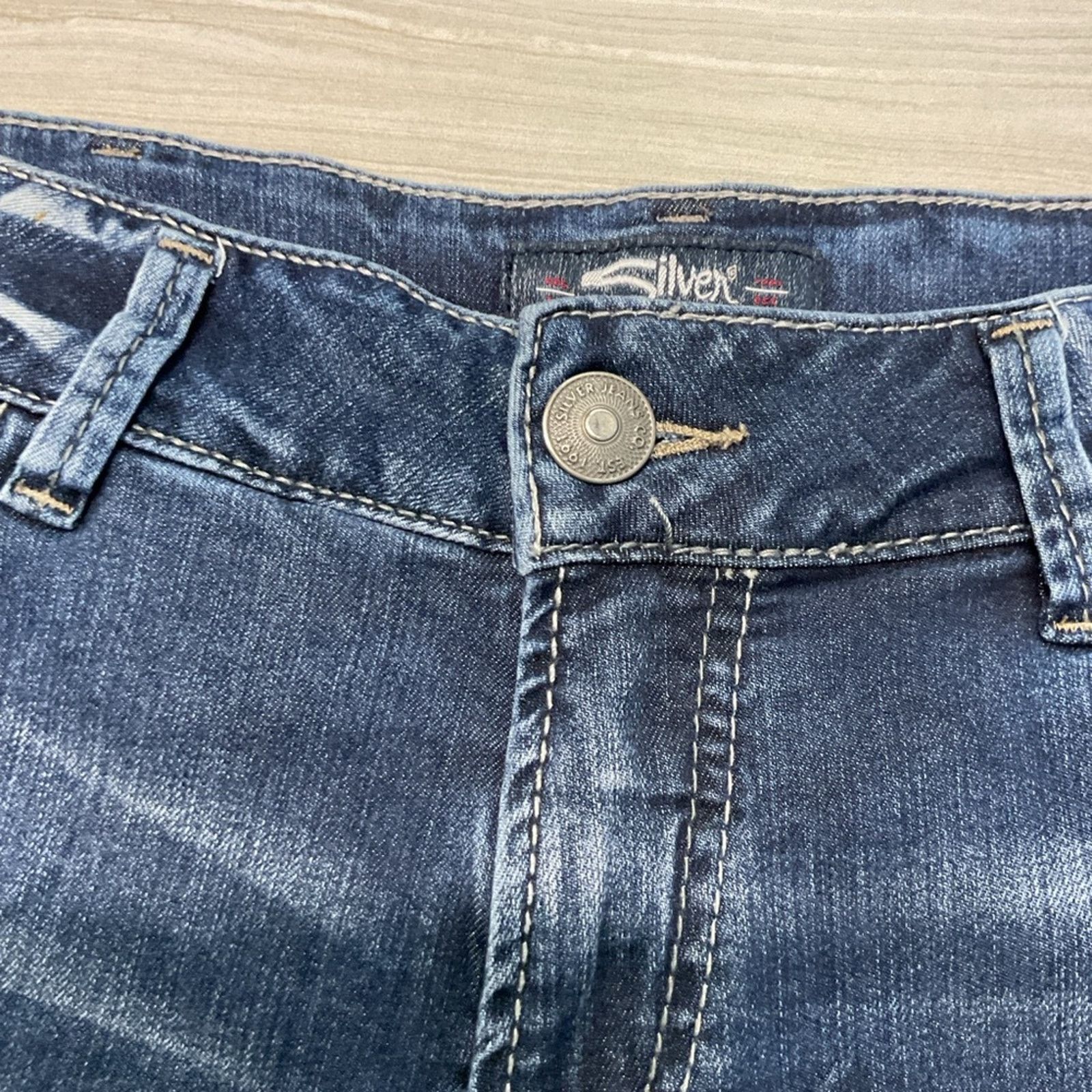 Silver Jeans Co. Women’s Silver Jean Shorts Blue Wash Size 32" / US 10 / IT 46 - 4 Thumbnail