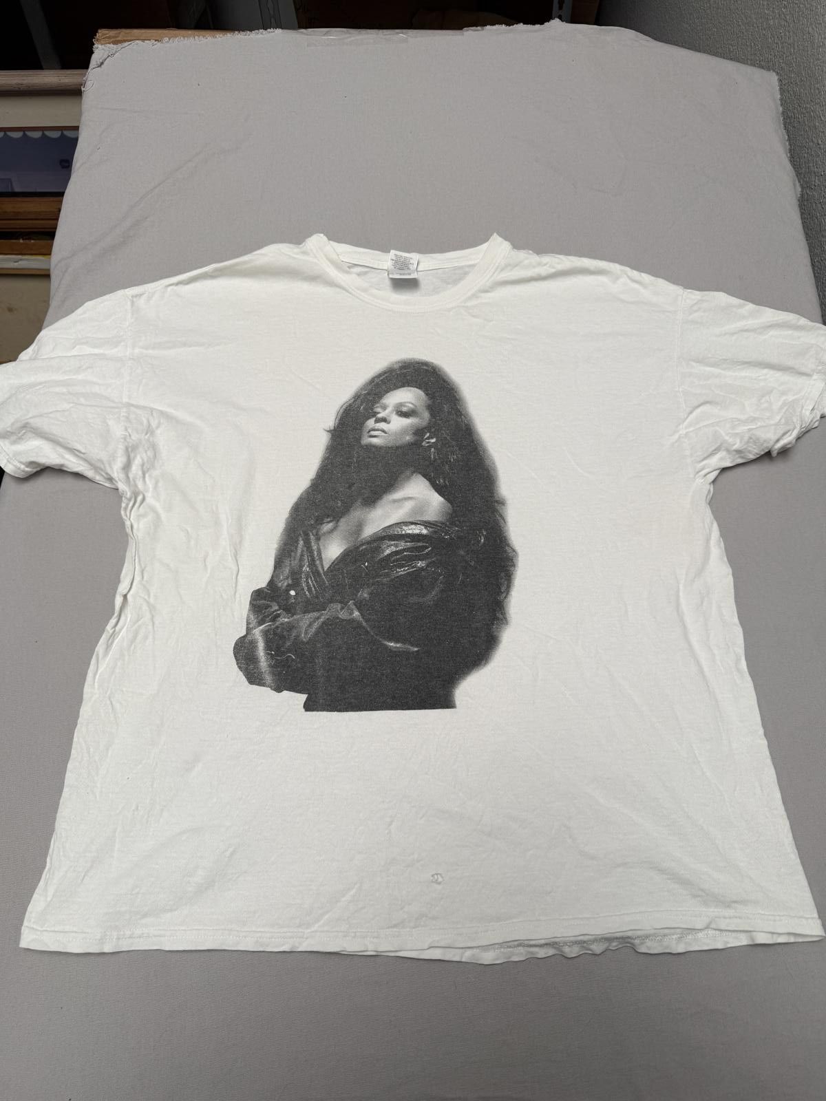 Gildan Y2K Diana Ross T-shirt I'm Coming Out Tee XXL Size US XXL / EU 58 / 5 - 1 Thumbnail