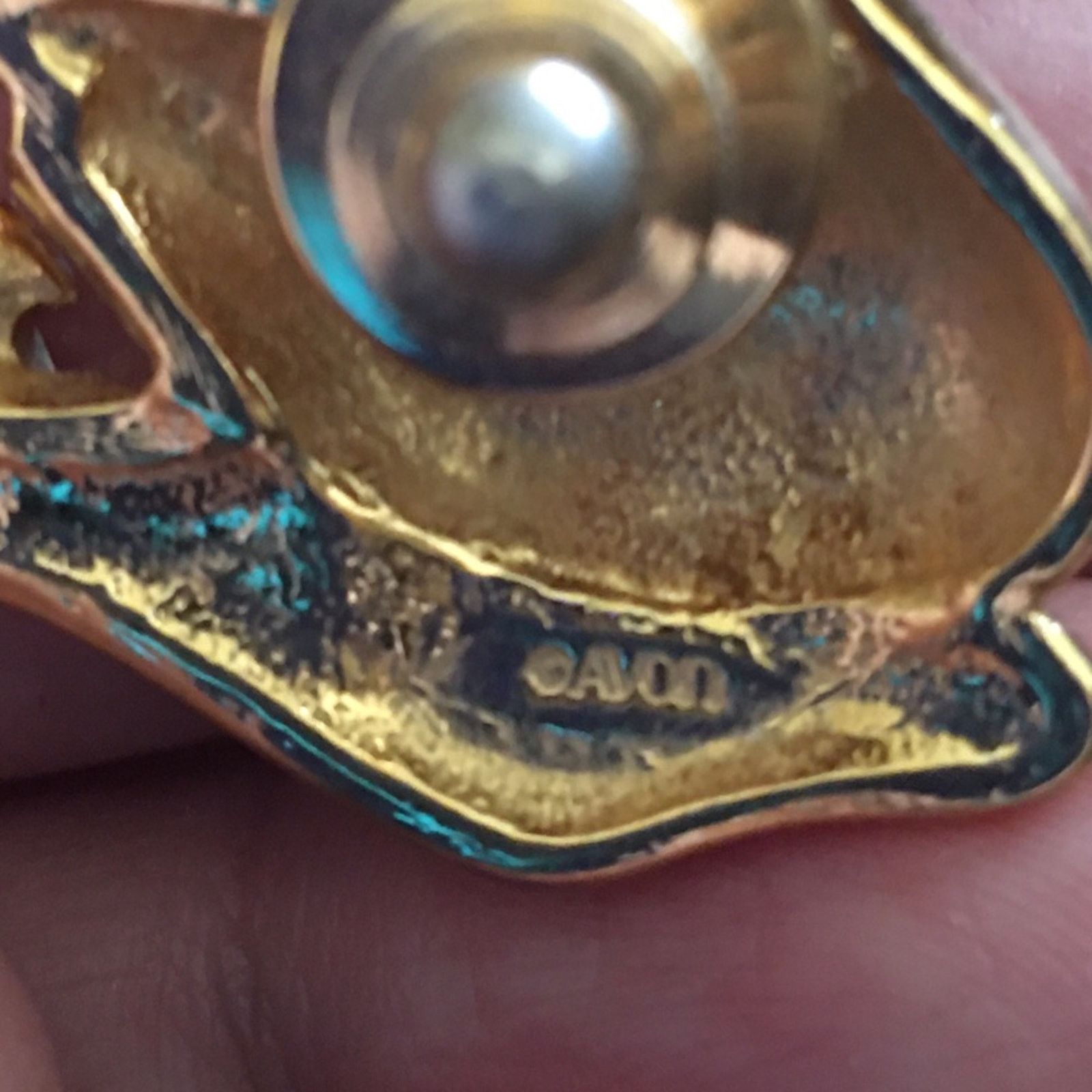 Vintage Vintage Avon 1992 gold tone swan family brooch pin Size ONE SIZE - 6 Thumbnail