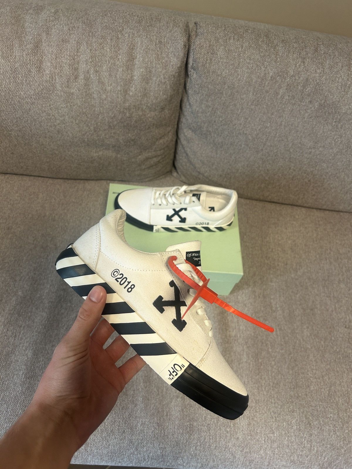 Off-White Off-white Vulc Low White (Updated Stripes) Size US 7 / EU 40 - 2 Thumbnail