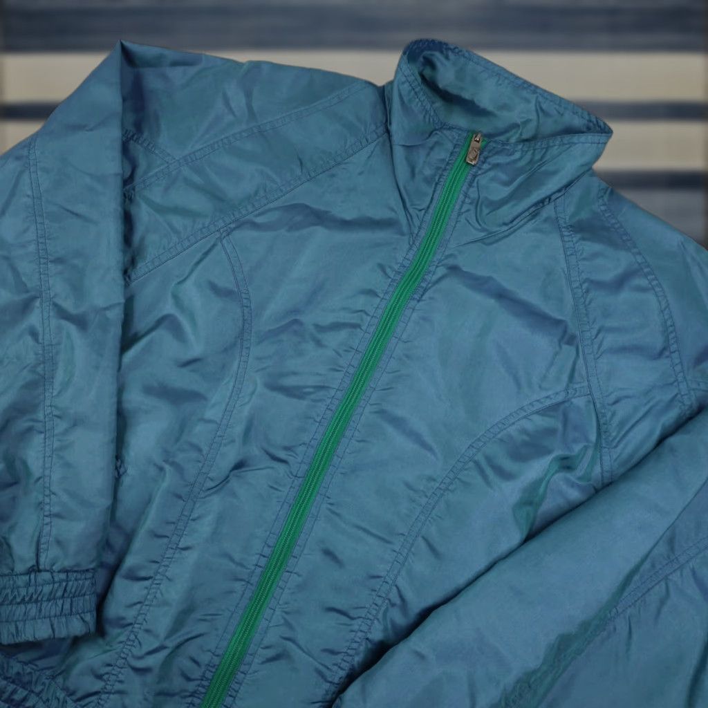 Nike VINTAGE Nike Iridescent Windbreaker Jacket Mens Medium Blue 90s Jacket WINDBREAKER Mens Size US M / EU 48-50 / 2 - 1 Thumbnail