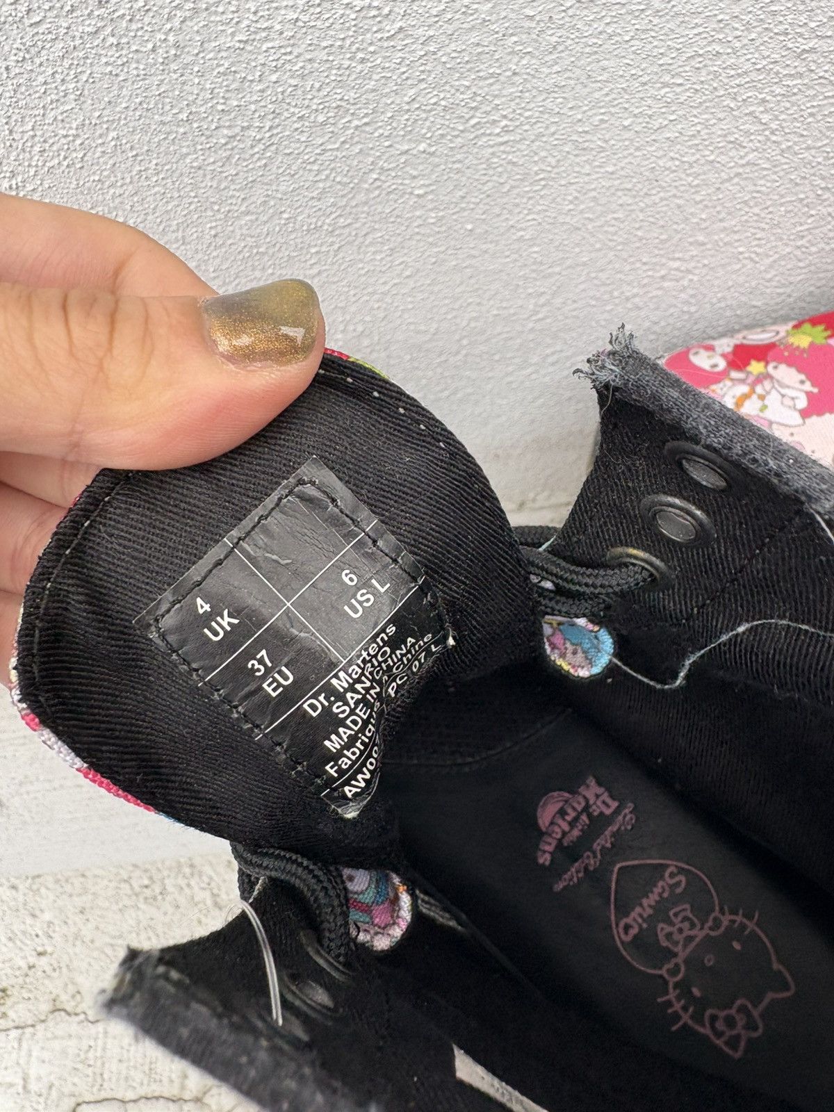 Dr. Martens Dr Martens x Hello kitty limited edition boots Size US 7 / IT 37 - 14 Thumbnail