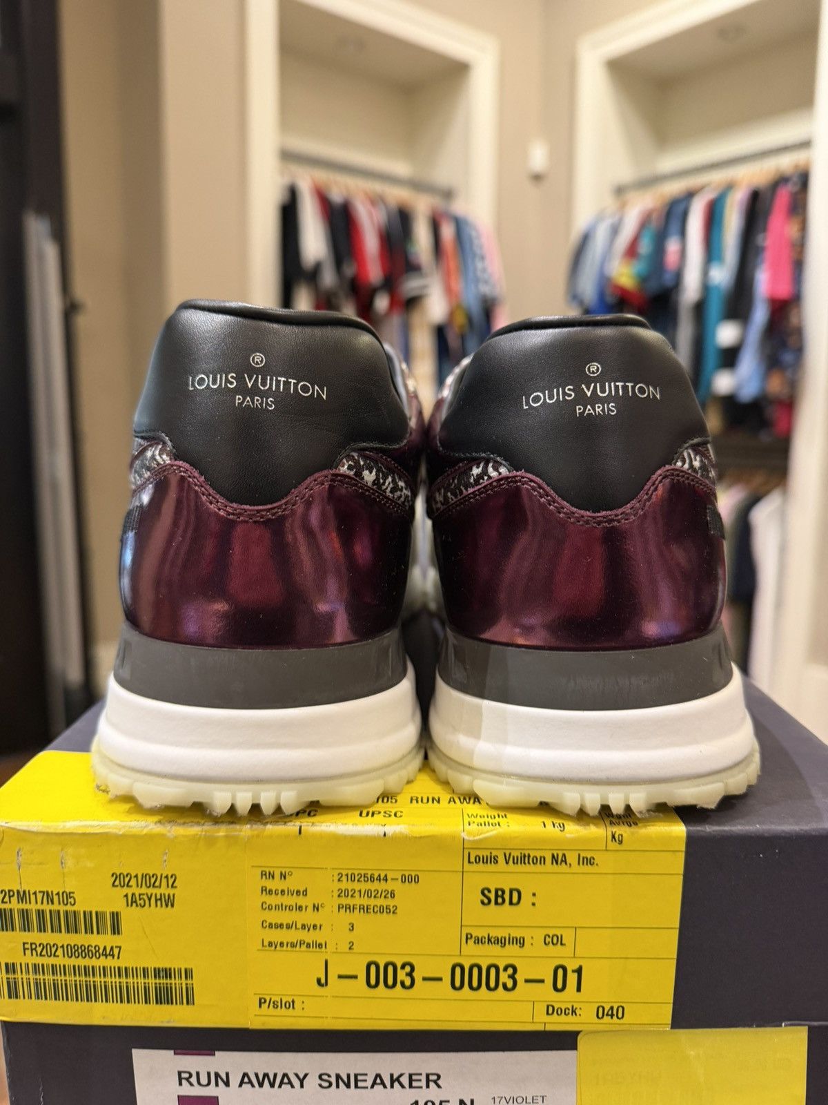 Louis Vuitton Louis Vuitton Run Away Trainer Size US 10.5 / EU 43-44 - 3 Thumbnail