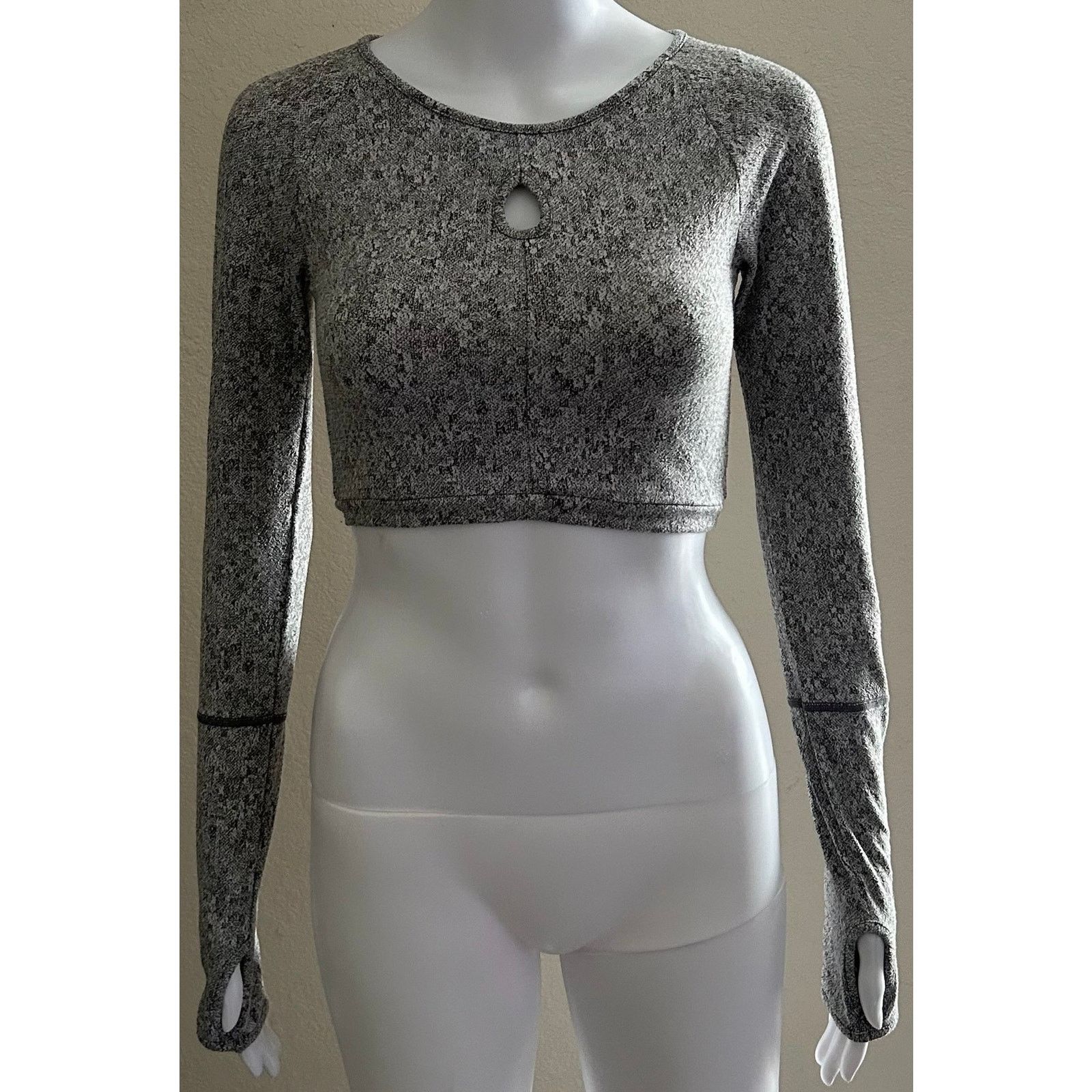 Gymshark GYMSHARK | Athletic Yoga Long Sleeve Keyhole Crop Top | XS Size XS / US 0-2 / IT 36-38 - 1 Thumbnail