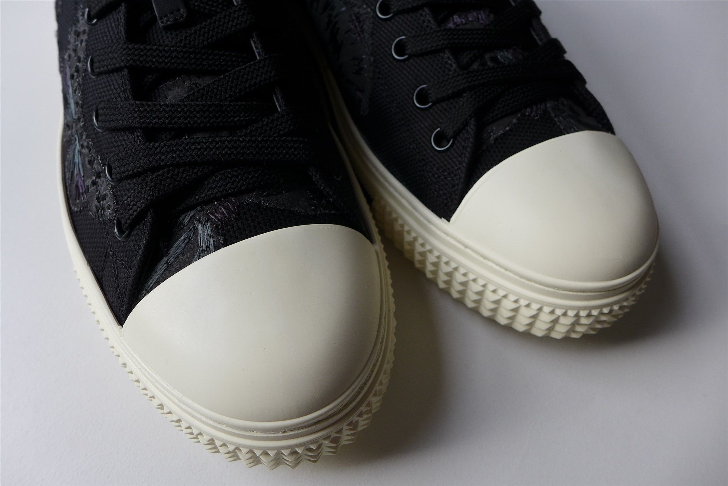 Valentino Valentino CamuButterfly Embroidered Black Sneakers Size US 10 / EU 43 - 3 Thumbnail