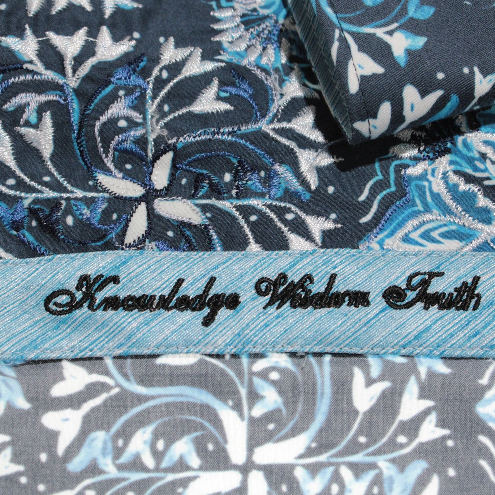 Robert Graham Robert Graham New with tags Shirt Size L US In Blue Size US L / EU 52-54 / 3 - 6 Thumbnail