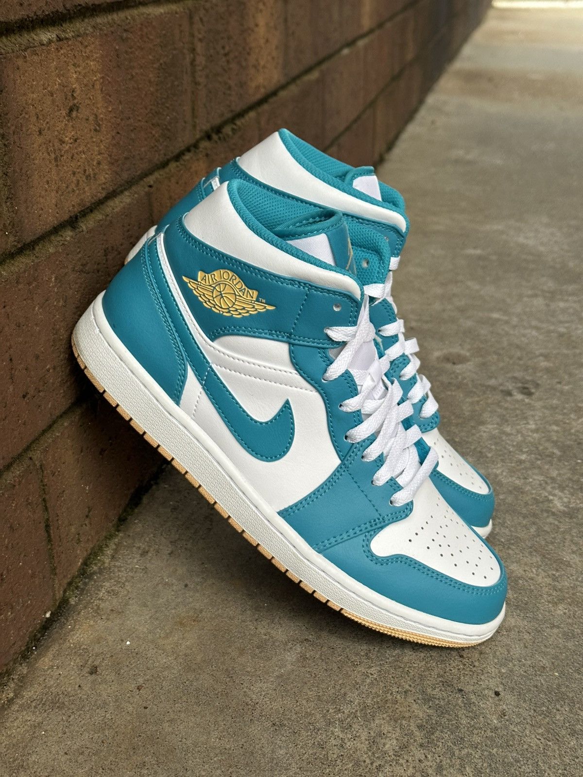 Nike Air Jordan 1 Mid Aquatone Size US 9 / EU 42 - 1 Thumbnail