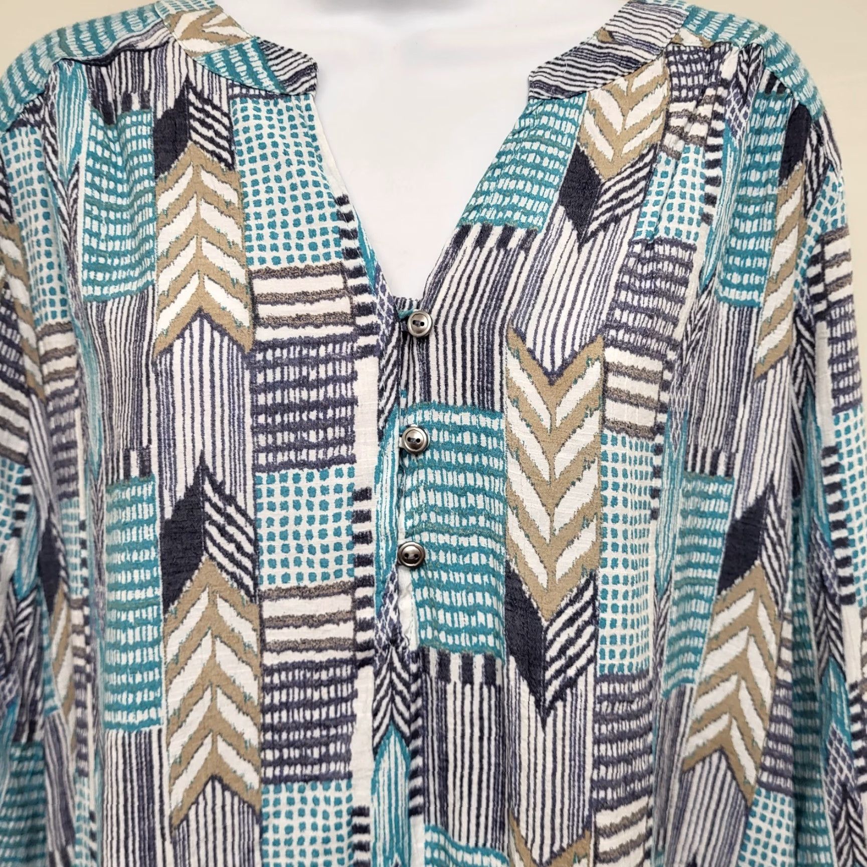 Vintage Kim Rogers Curvy Shirt Blouse 1X Women Blue Turquoise Chevron Stripe Top Knit Polyester Rayon 3/4 Sleeve V-Neck Tunic Size XL / US 12-14 / IT 48-50 - 4 Thumbnail