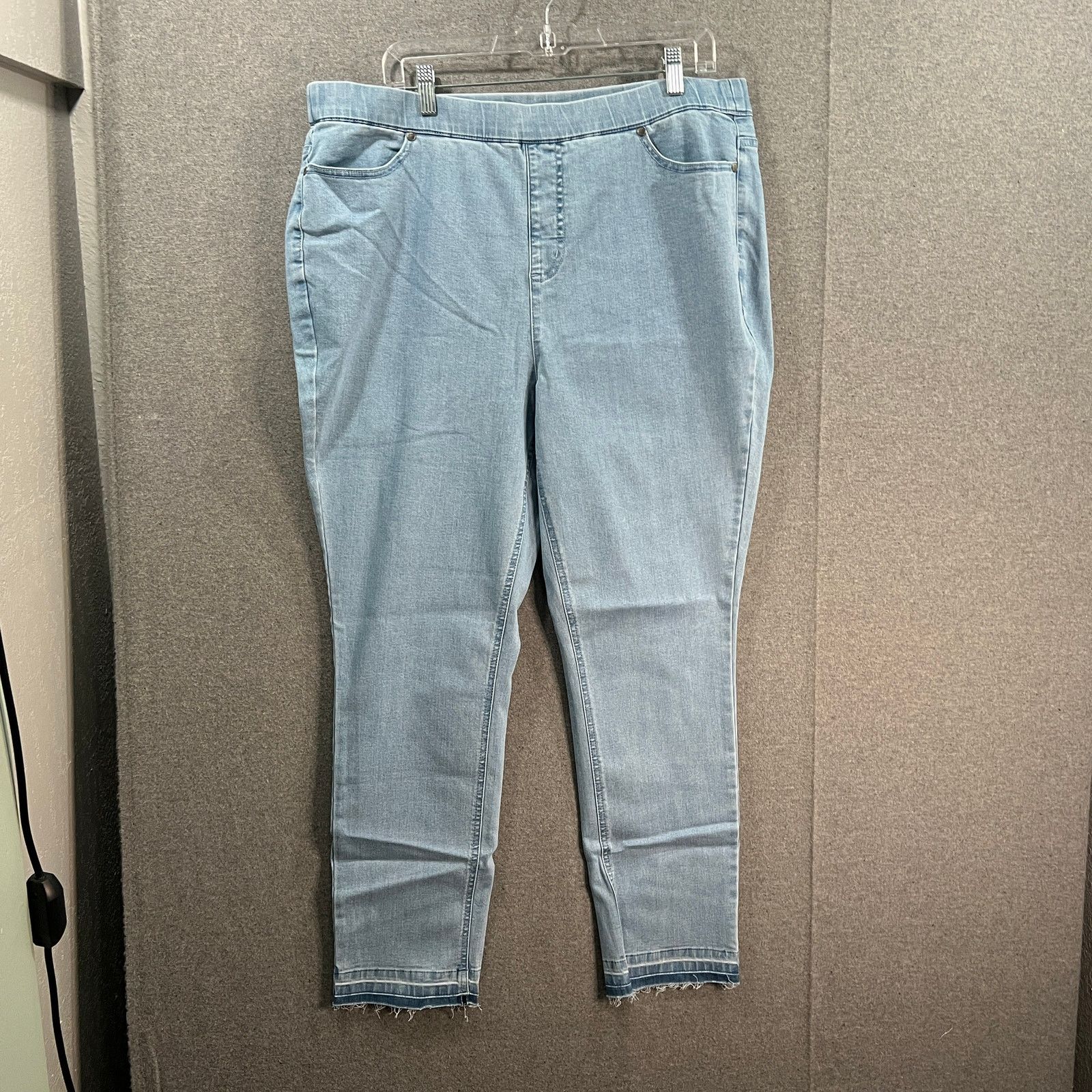 Other Isaac Mizrahi Live! True Denim Reg Pull On Slim Ankle Leg Li Size 40" / US 18 - 1 Thumbnail