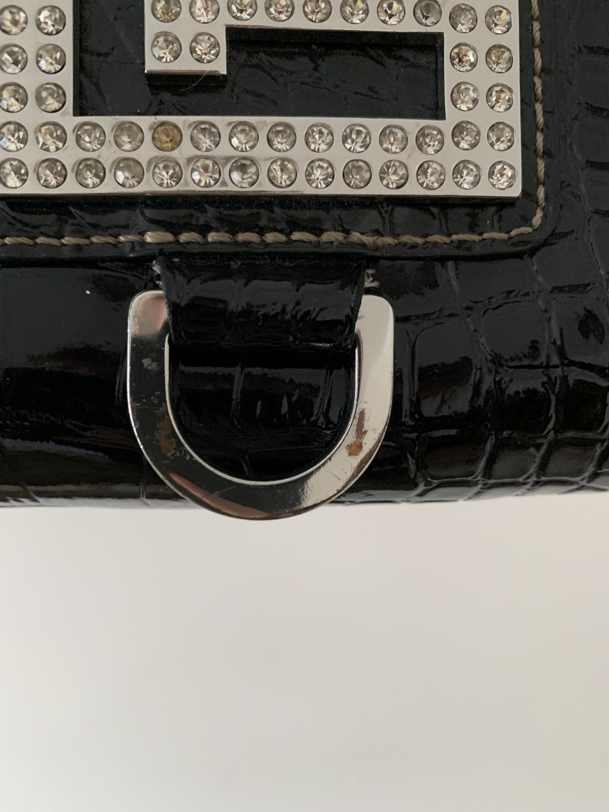 Guess 🔥HYPE VINTAGE GUESS Y2K ULTIMATE GLOSS HANDBAG Size ONE SIZE - 9 Thumbnail
