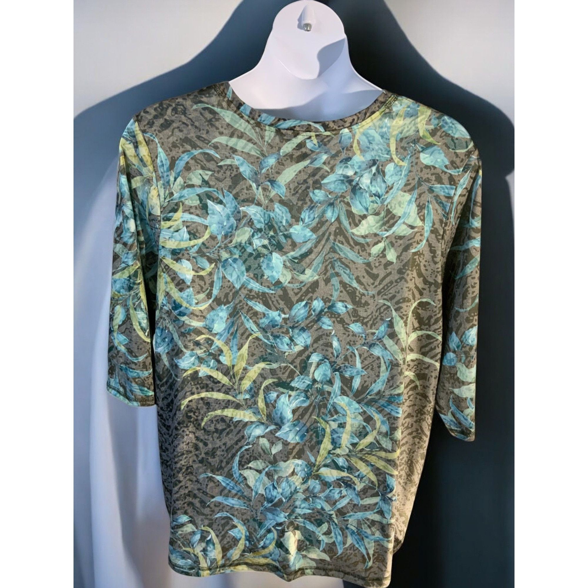 Designer Catherines Womens 0X Top Tropical Print Scoop Neck Quarter S Size XL / US 12-14 / IT 48-50 - 8 Thumbnail