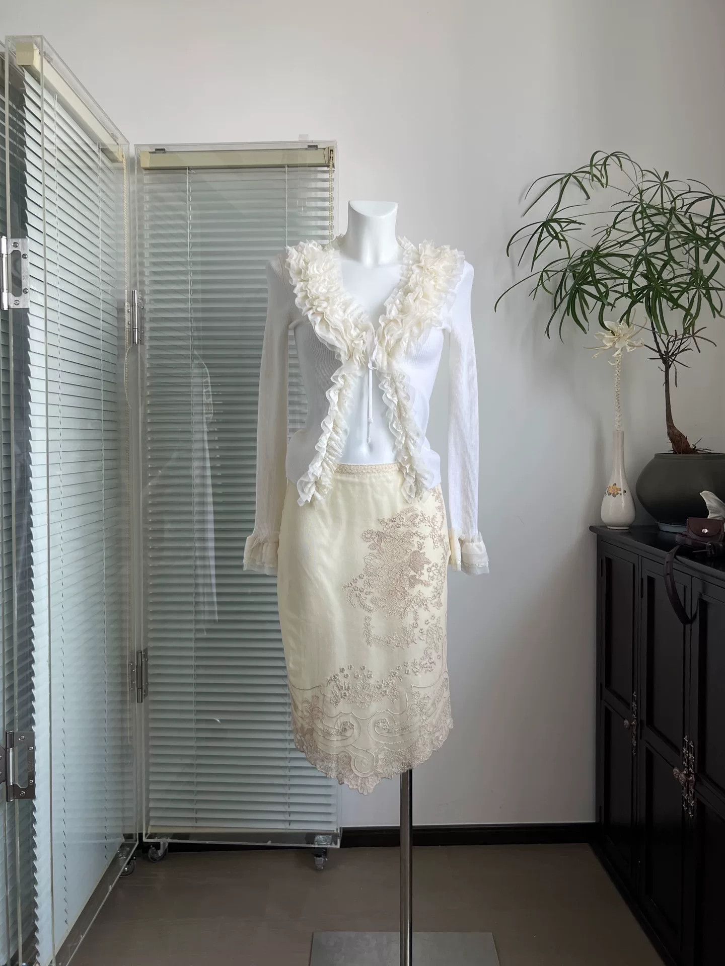 BEAUTY&YOUTH Vintage Multi-Layer Lace Fairy Knit Cardigan Size M / US 6-8 / IT 42-44 - 1 Thumbnail