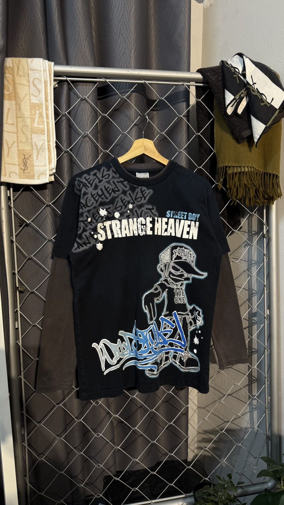 Vintage y2k STRANGE HEAVEN GRAPHIC TSHIRT DOUBLE SLEEVE Size US S / EU 44-46 / 1 - 1 Thumbnail
