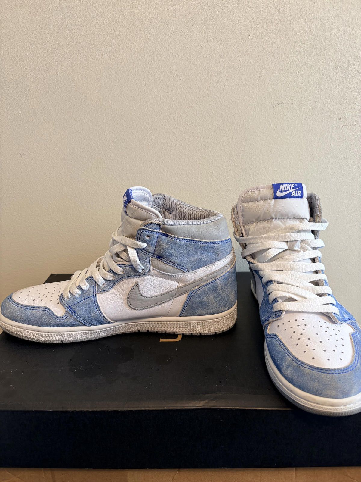 Jordan Brand Air Jordan 1 Retro High Hyper White Smoke Shoe (Size 10.5) Size US 10.5 / EU 43-44 - 2 Thumbnail