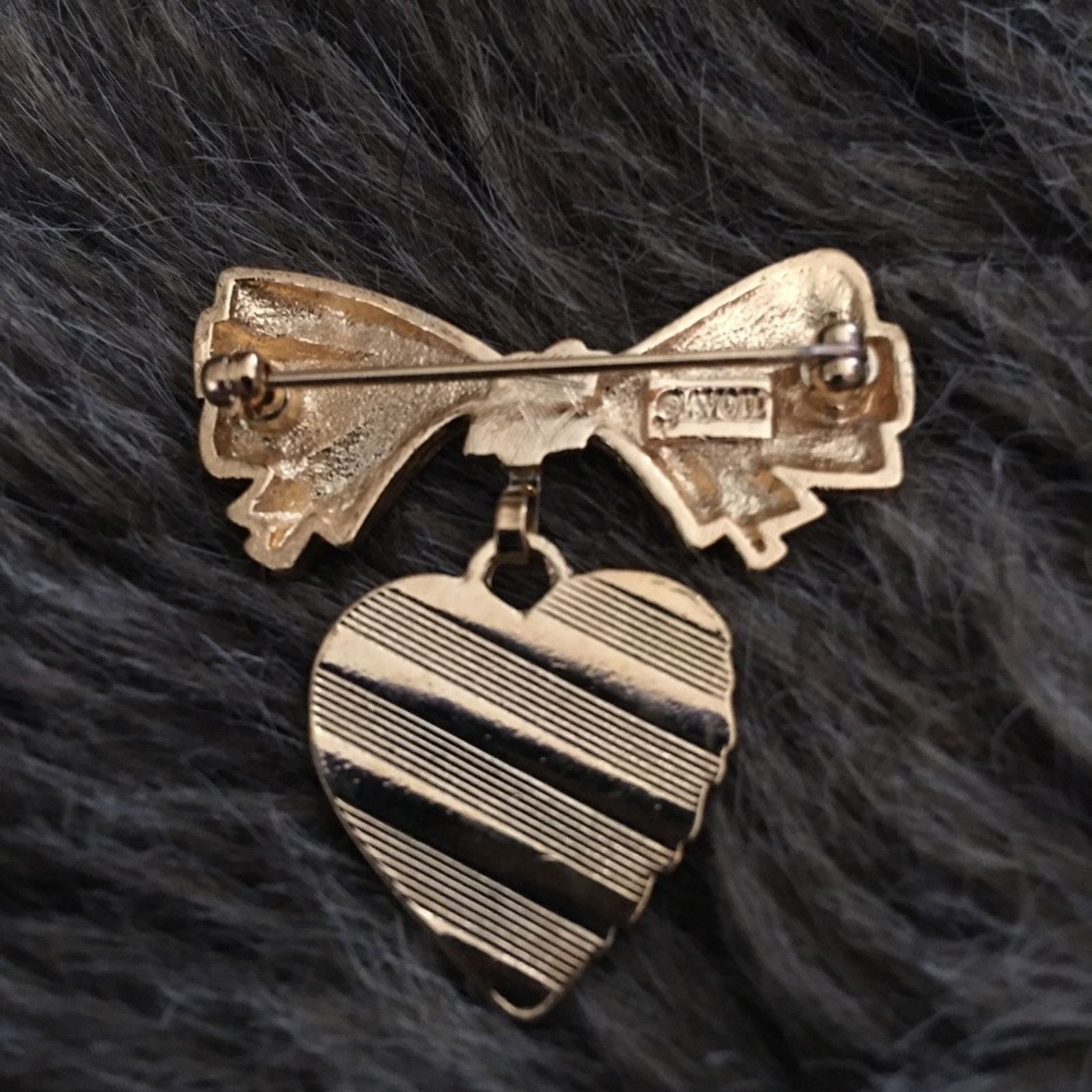 Vintage Vintage 80s Avon gold tone heart bow brooch pin Size ONE SIZE - 2 Thumbnail