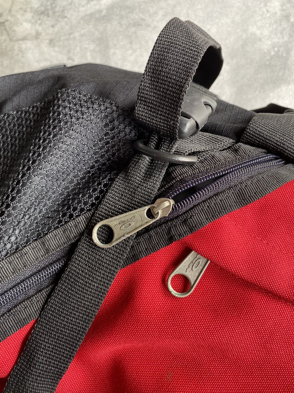 Oakley Vintage Oakley Convertible Duffel Backpack Size ONE SIZE - 6 Thumbnail