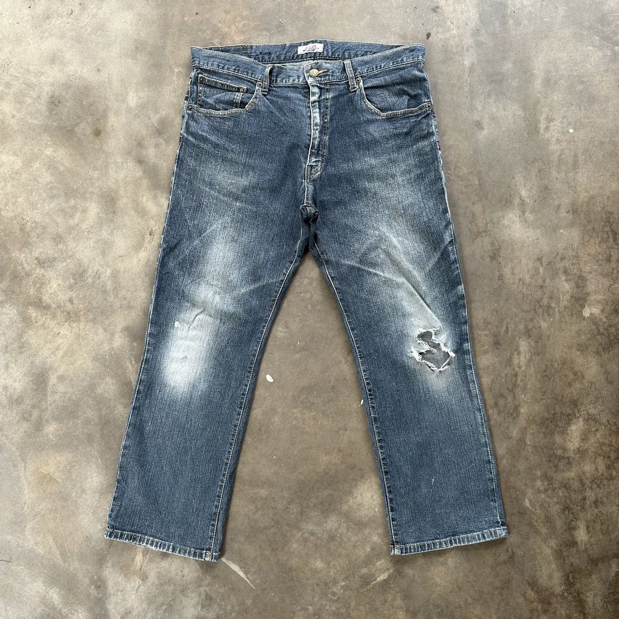 Japanese Brand Vintage Hanes Distressed Faded Denim Raw Jean Pant Size 34 Size US 34 / EU 50 - 1 Thumbnail