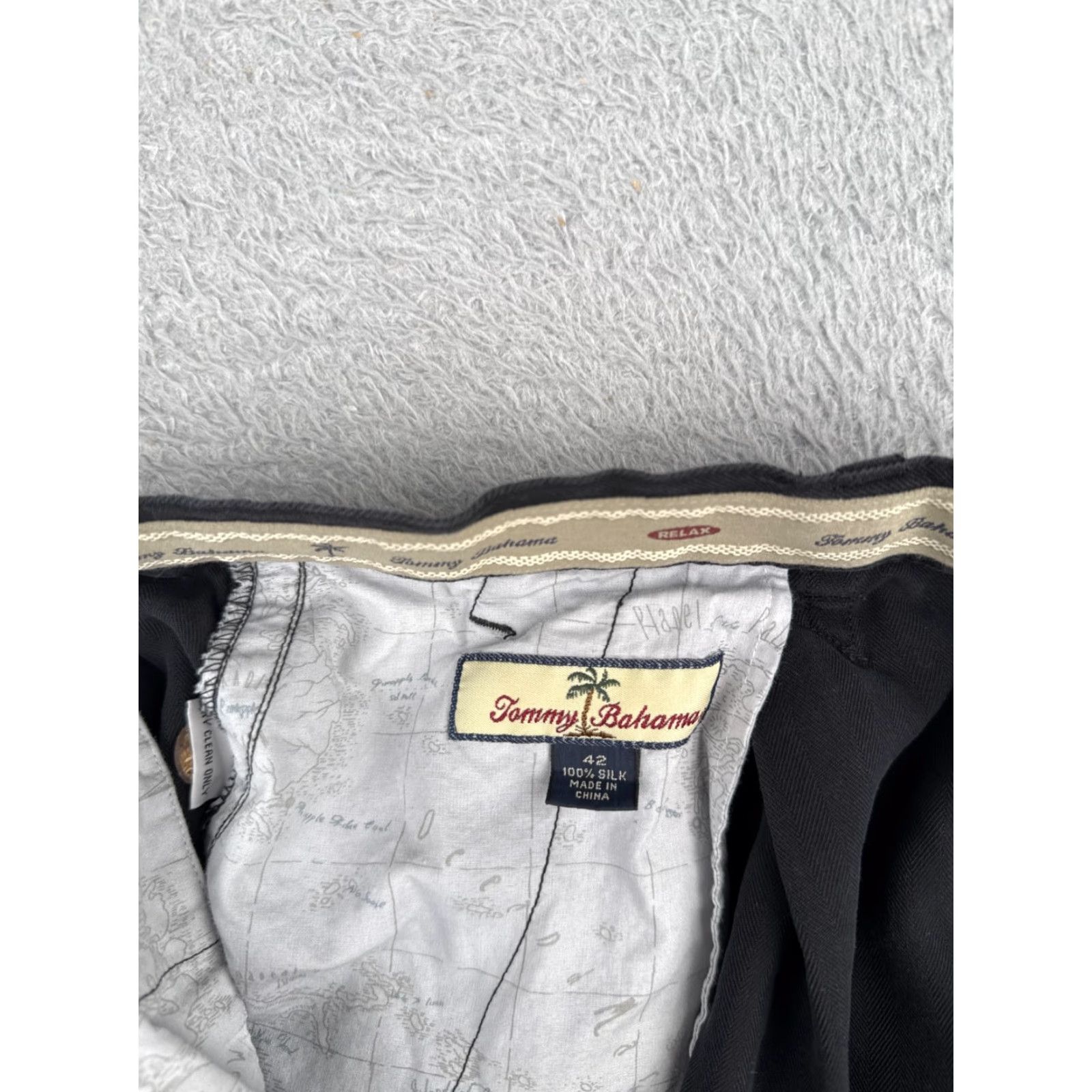 Tommy Bahama Tommy Bahama Shorts Mens Bermuda 42 Black Silk Pleated Beach Vacation 42x9 Size US 42 / EU 58 - 7 Thumbnail