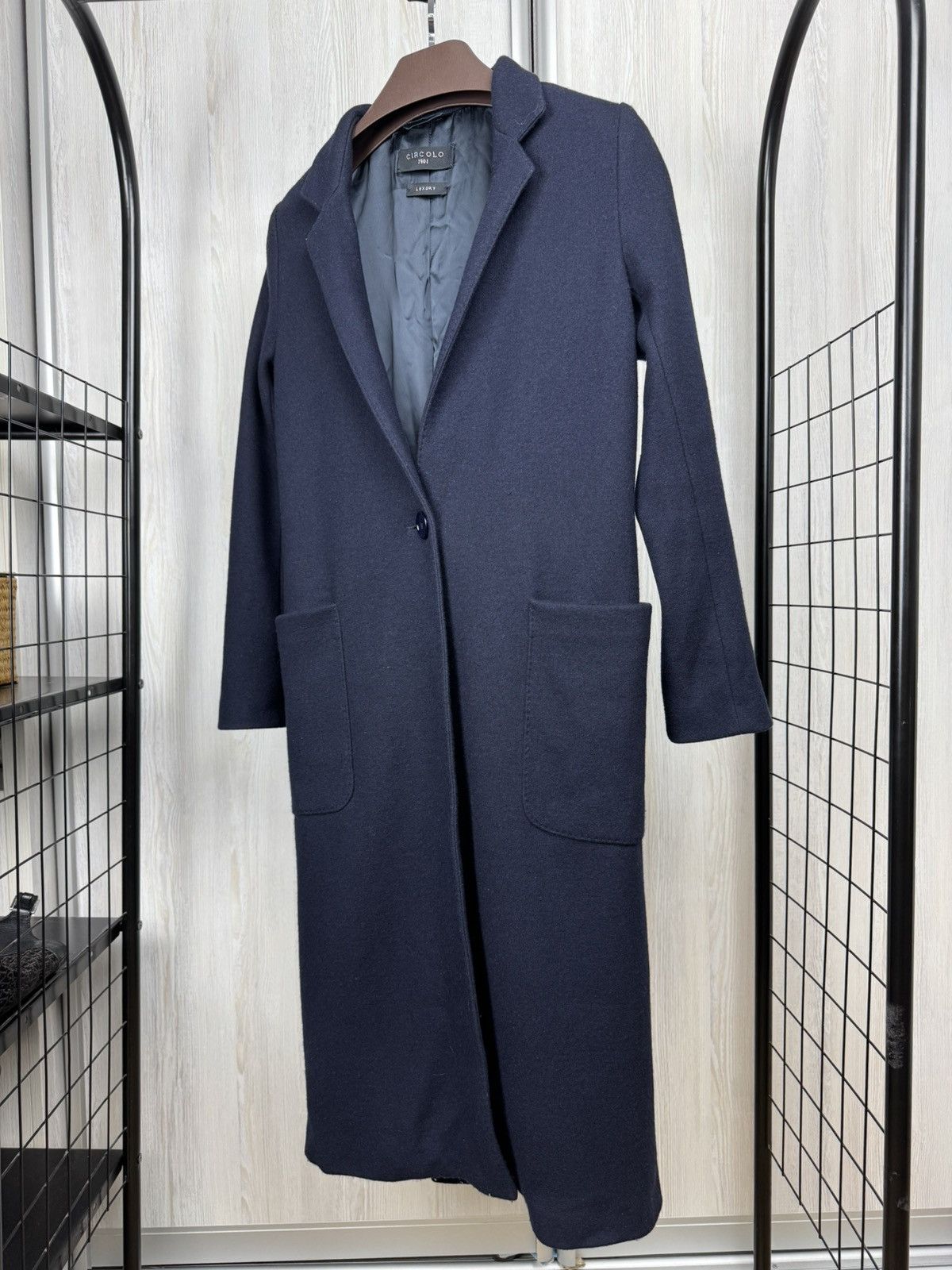 Circolo 1901 Circolo 1901 Luxury wool cashmere 1 button navy blue coat Size S / US 4 / IT 40 - 5 Thumbnail