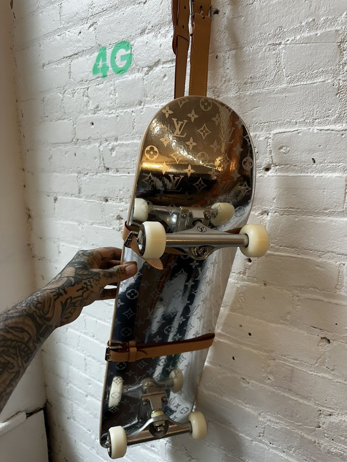 Louis Vuitton × Virgil Abloh LOUIS VUITTON LV VIRGIL SKATEBOARD BAG STRAP RUNWAY Size ONE SIZE - 13 Thumbnail