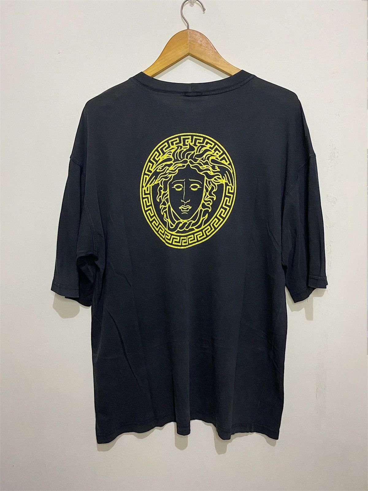 Versace Jeans Couture × Vintage Vintage Versace Jeans Couture South Beach Stories T-Shirt Size US XXL / EU 58 / 5 - 1 Thumbnail