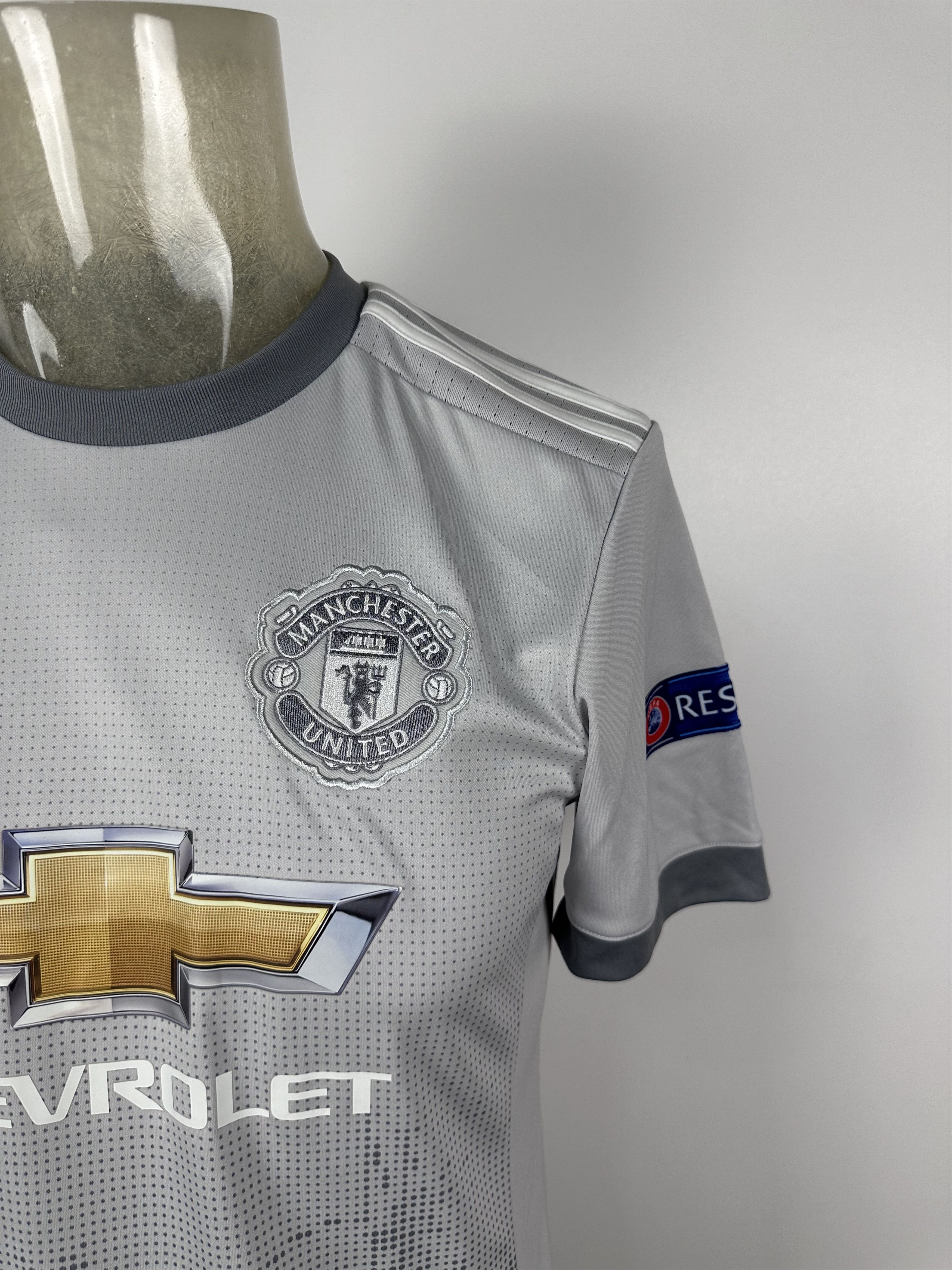 Adidas × Vintage MANCHESTER UNITED 2017 18 THIRD FOOTBALL SHIRT SOCCER JERSEY Size US S / EU 44-46 / 1 - 2 Thumbnail