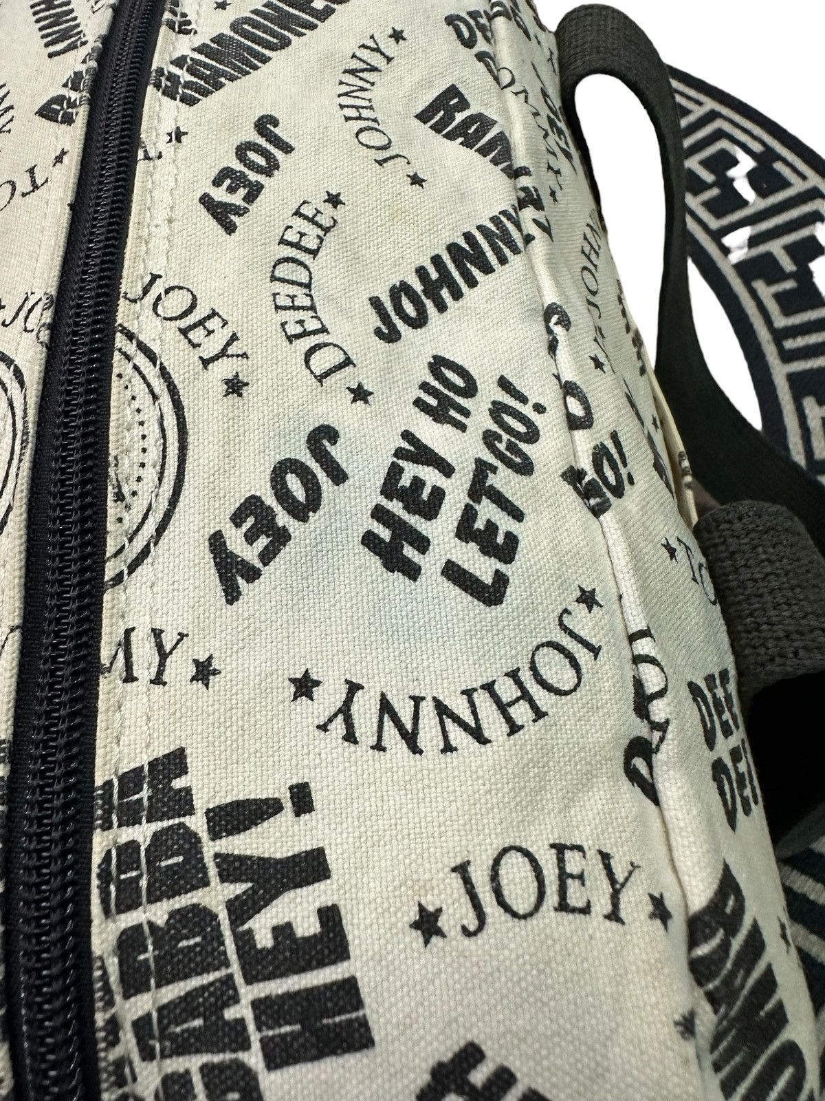 Hysteric Glamour HYSTERIC GLAMOUR X RAMONES FUFFLE BAG Size ONE SIZE - 6 Thumbnail