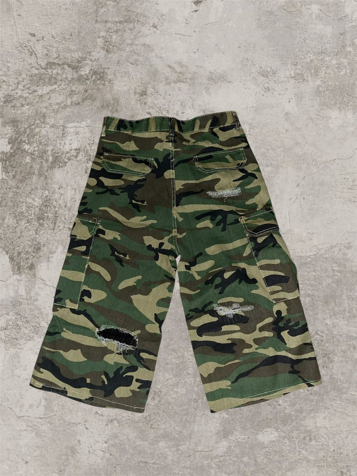 Japanese Brand Camo Jorts Size US 33 - 2 Thumbnail