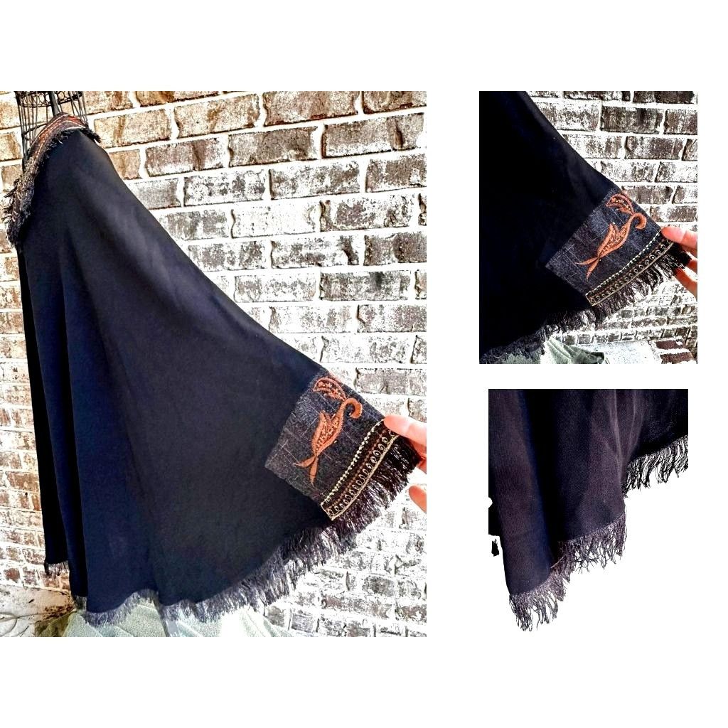Other Royal Class Poncho Shawl Cape One Size Black Embellished Fri Size ONE SIZE - 3 Thumbnail