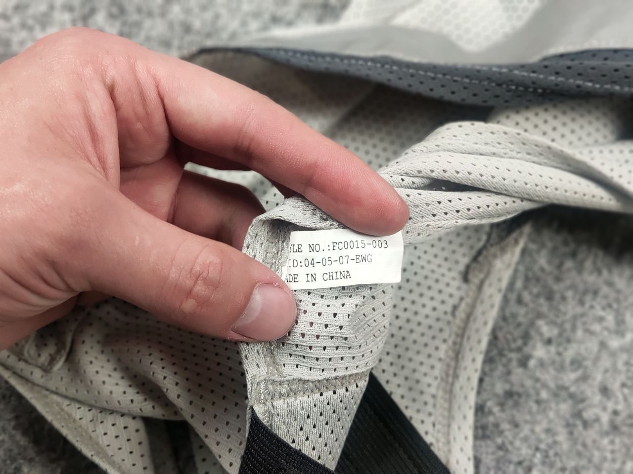 Nike Vintage Nike Running Vest Gray tones Reflective Y2K Style Size US M / EU 48-50 / 2 - 16 Thumbnail