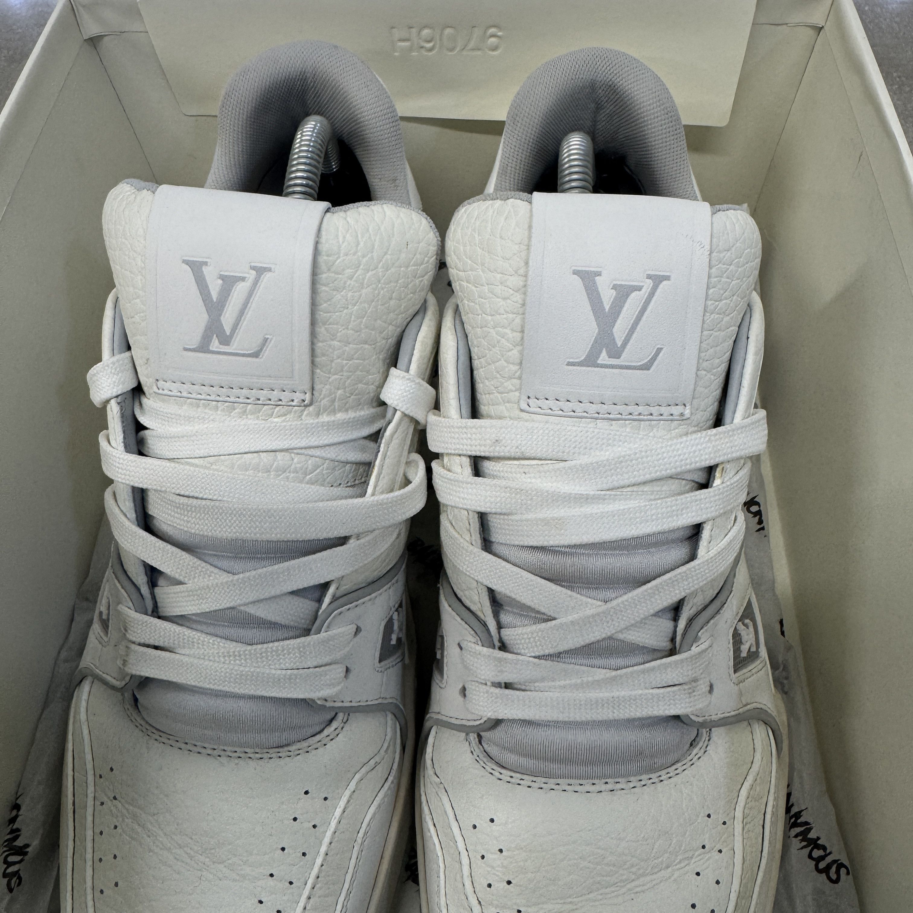 Louis Vuitton Louis Vuitton 1A8WAX Monogram Trainers White Grey RRP £950 Size US 8.5 / EU 41-42 - 4 Thumbnail