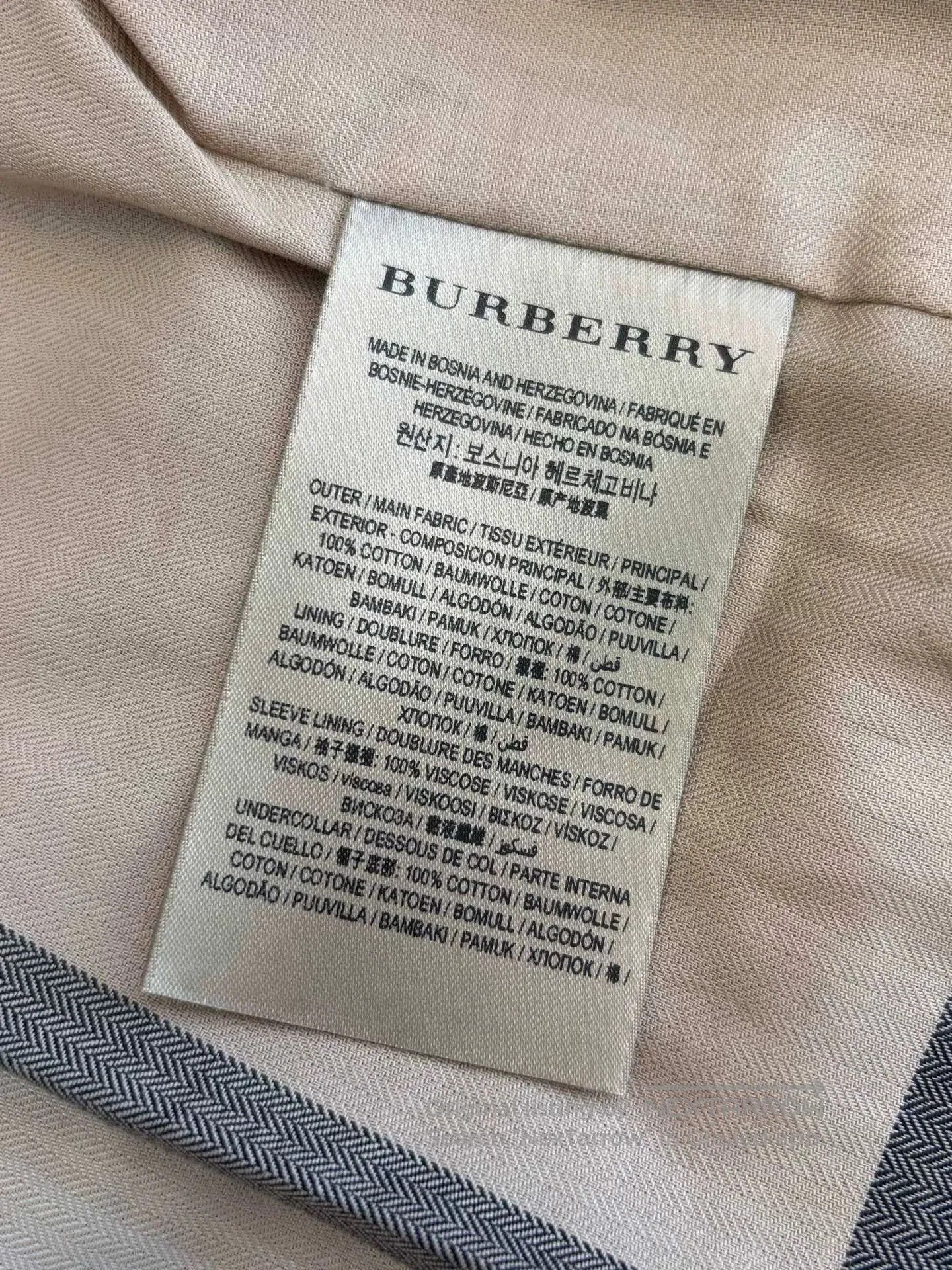 Burberry Burberry Women's Classic Trench Coat. Size US M / EU 48-50 / 2 - 4 Thumbnail