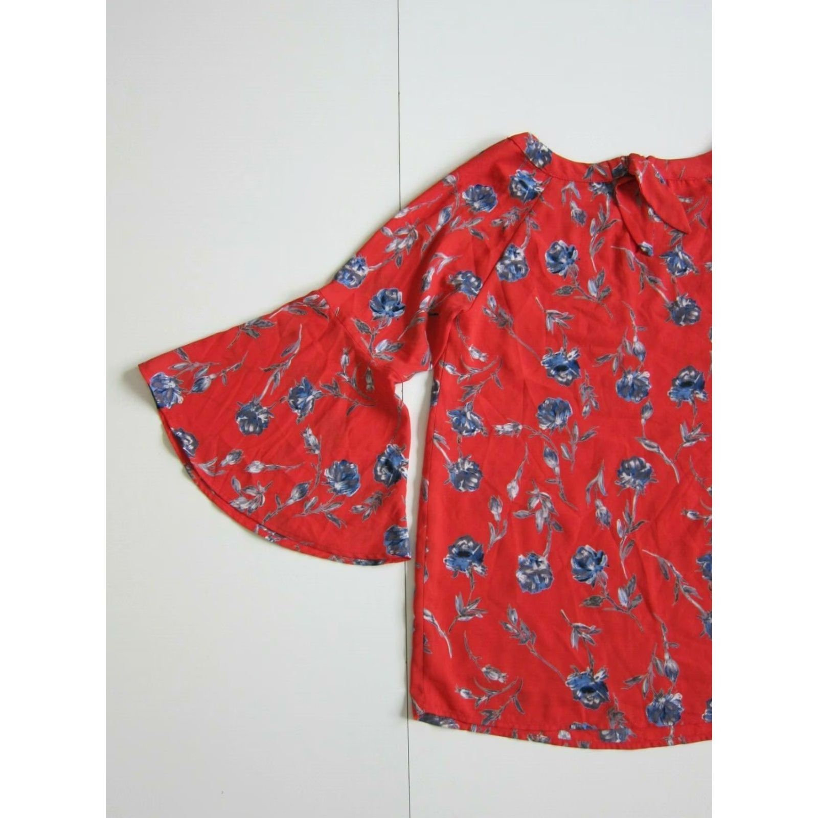 Vintage Halogen Floral Red Grey Blue Scoop Neck Long Sleeve Blouse Small Women Shirt Dressy Casual Tunic Blouse 3/4 Sleeve Size S / US 4 / IT 40 - 8 Thumbnail