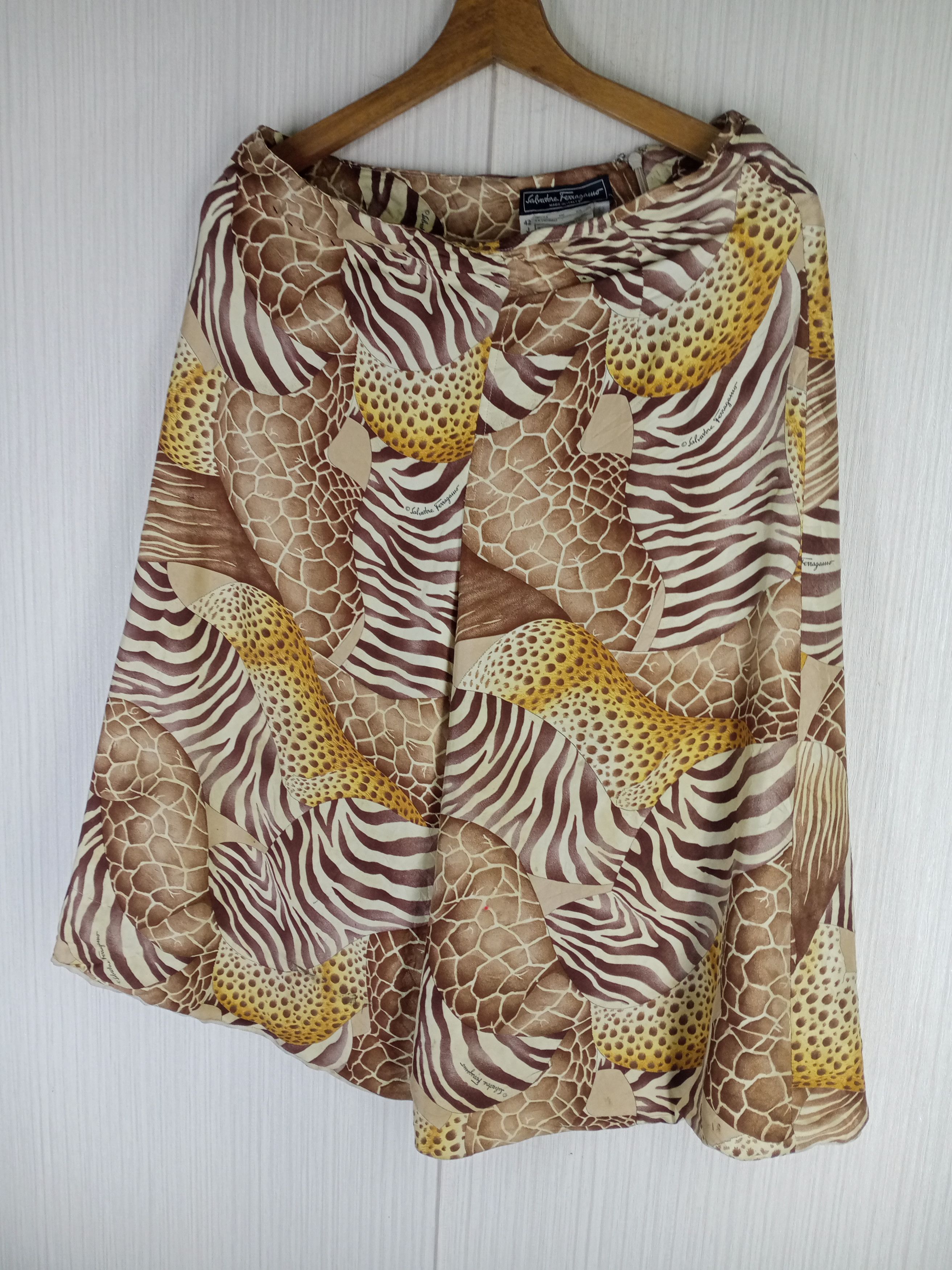 Salvatore Ferragamo Vintage Salvatore Ferragamo Animal Printed Silk Skirts Size 30" / US 8 / IT 44 - 3 Thumbnail