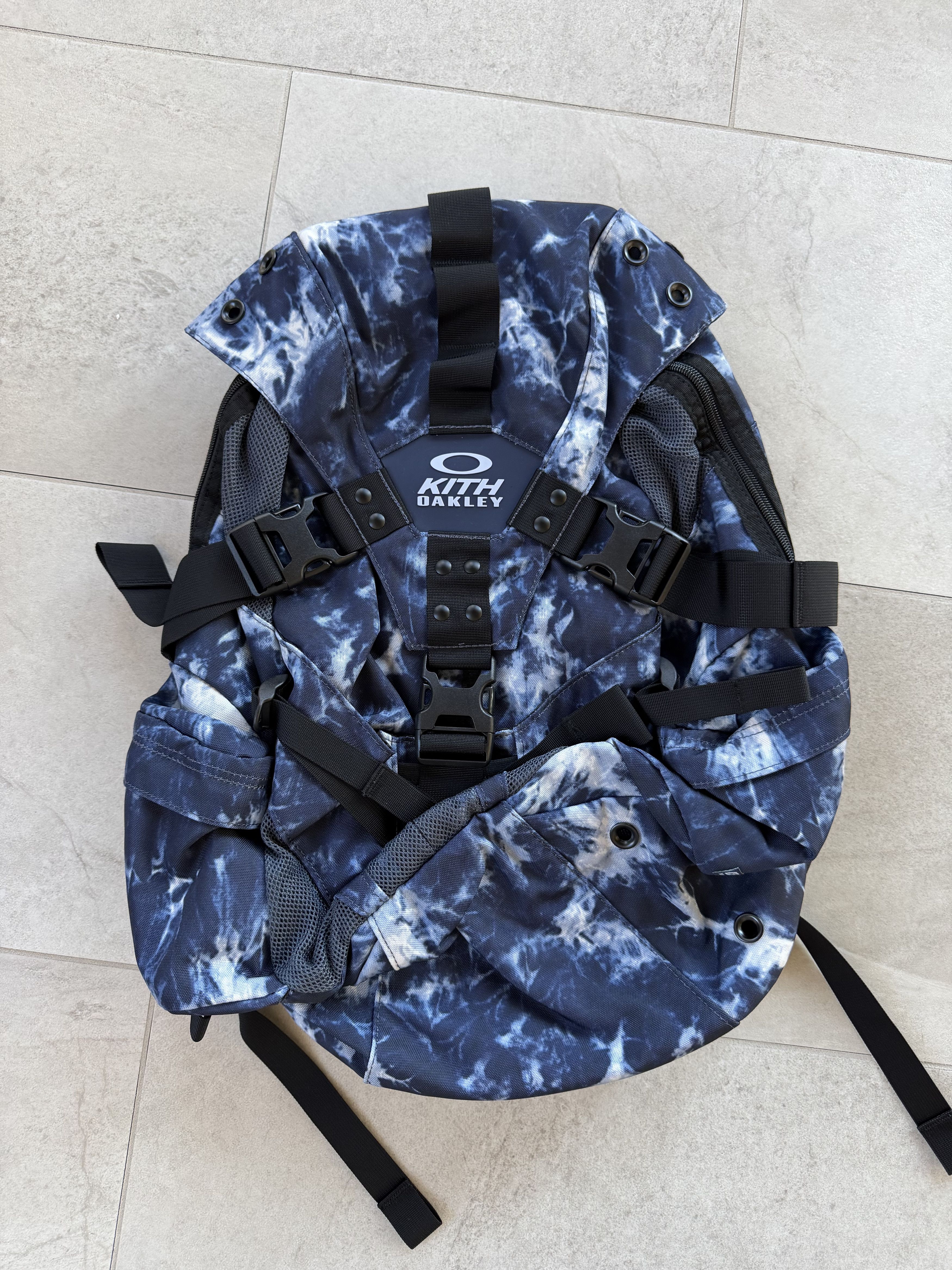 Kith × Oakley Kith Oakley Icon RC Backpack in Mystery Blue Size ONE SIZE - 1 Thumbnail