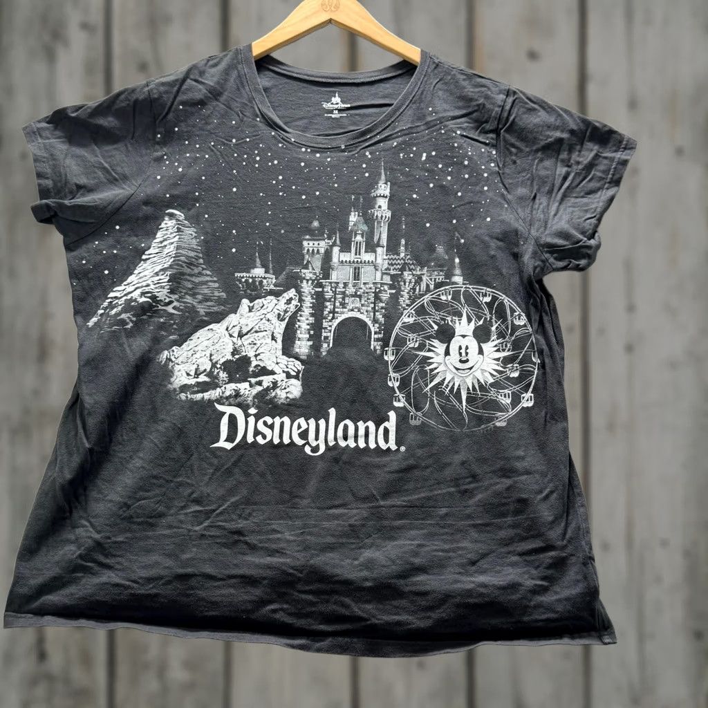 Vintage Disneyland Shirt Mens M Black Castle Mickey Graphic Tee Crewneck Cotton Tagless Size US M / EU 48-50 / 2 - 1 Thumbnail
