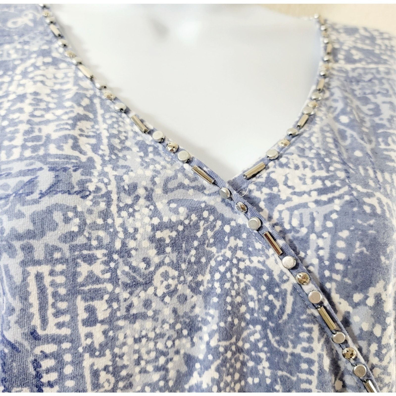 Other Ruby Rd. Blue White Beaded V Neck Top Large Lightweight Size L / US 10 / IT 46 - 2 Thumbnail