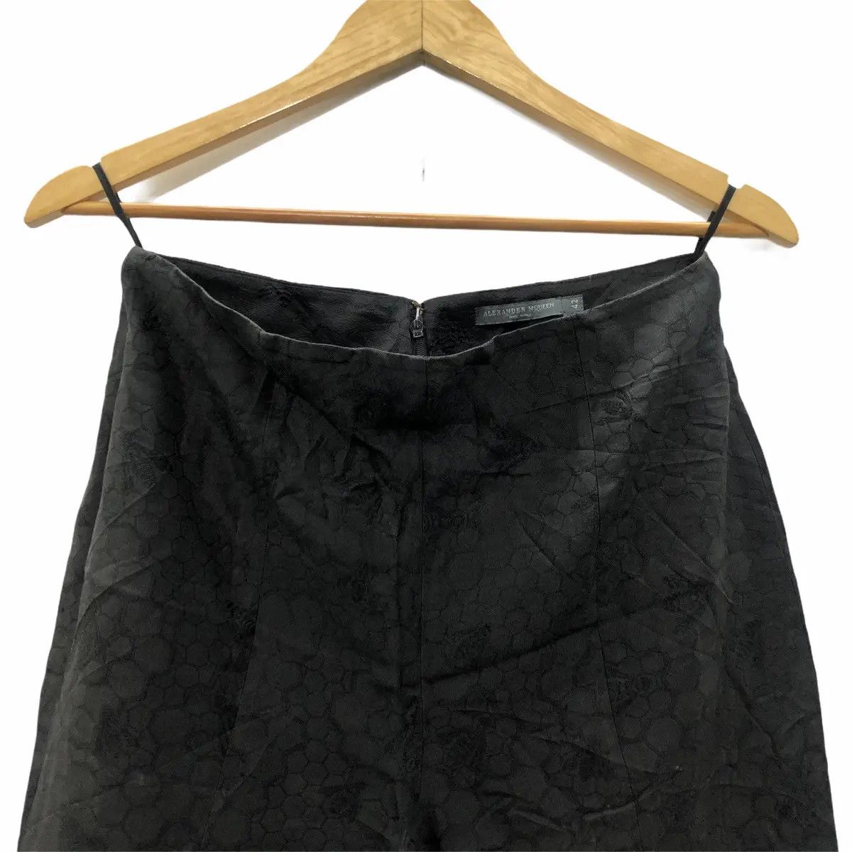 Alexander McQueen Vtg ALEXANDER MCQUEEN Bees Monogram Logo Silk Pant Trouser Size 26" / US 2 / IT 38 - 5 Thumbnail