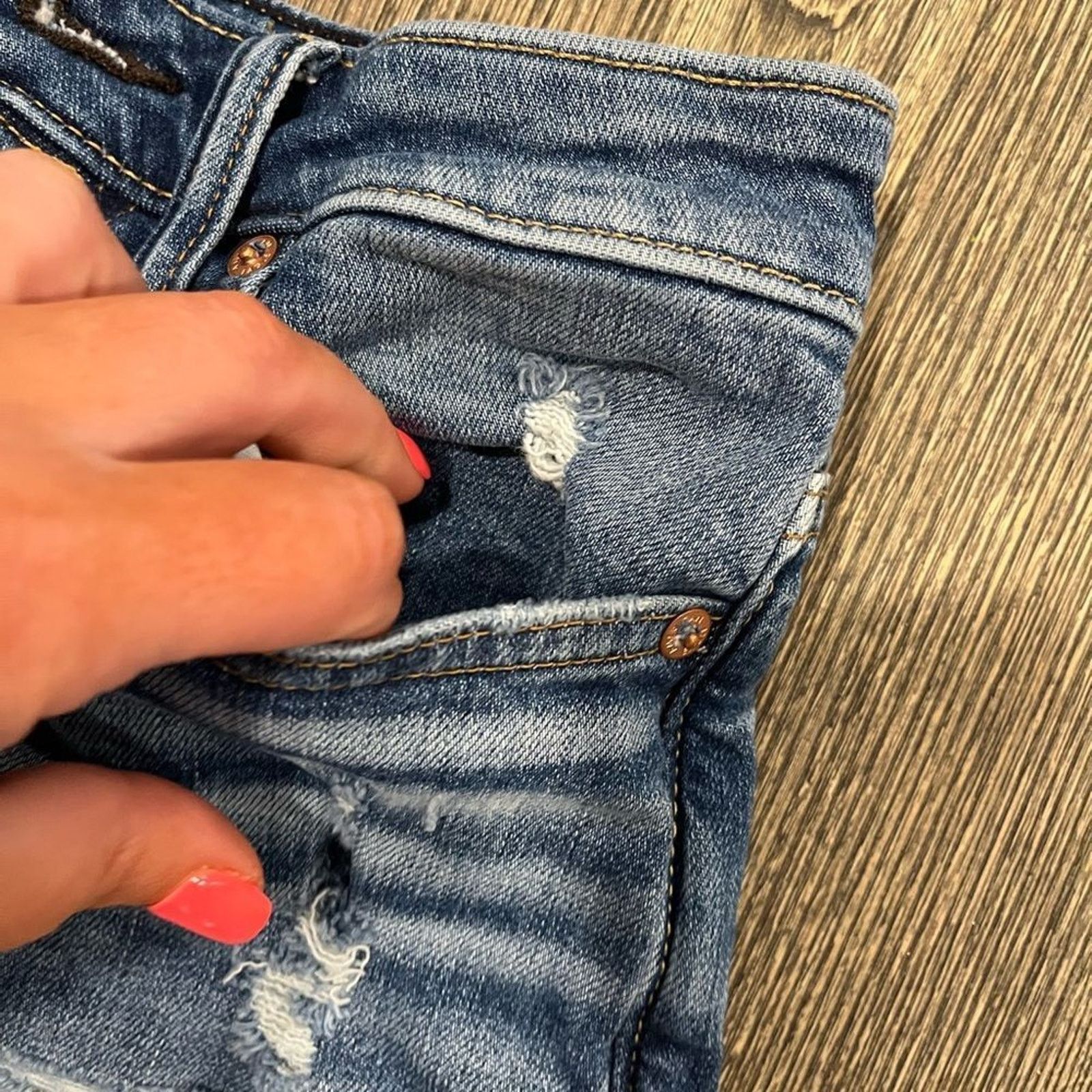 American Eagle Outfitters American Eagle AirFlex+ 9" Denim Short Distressed Raw Hem 26 Size US 26 / EU 42 - 6 Thumbnail