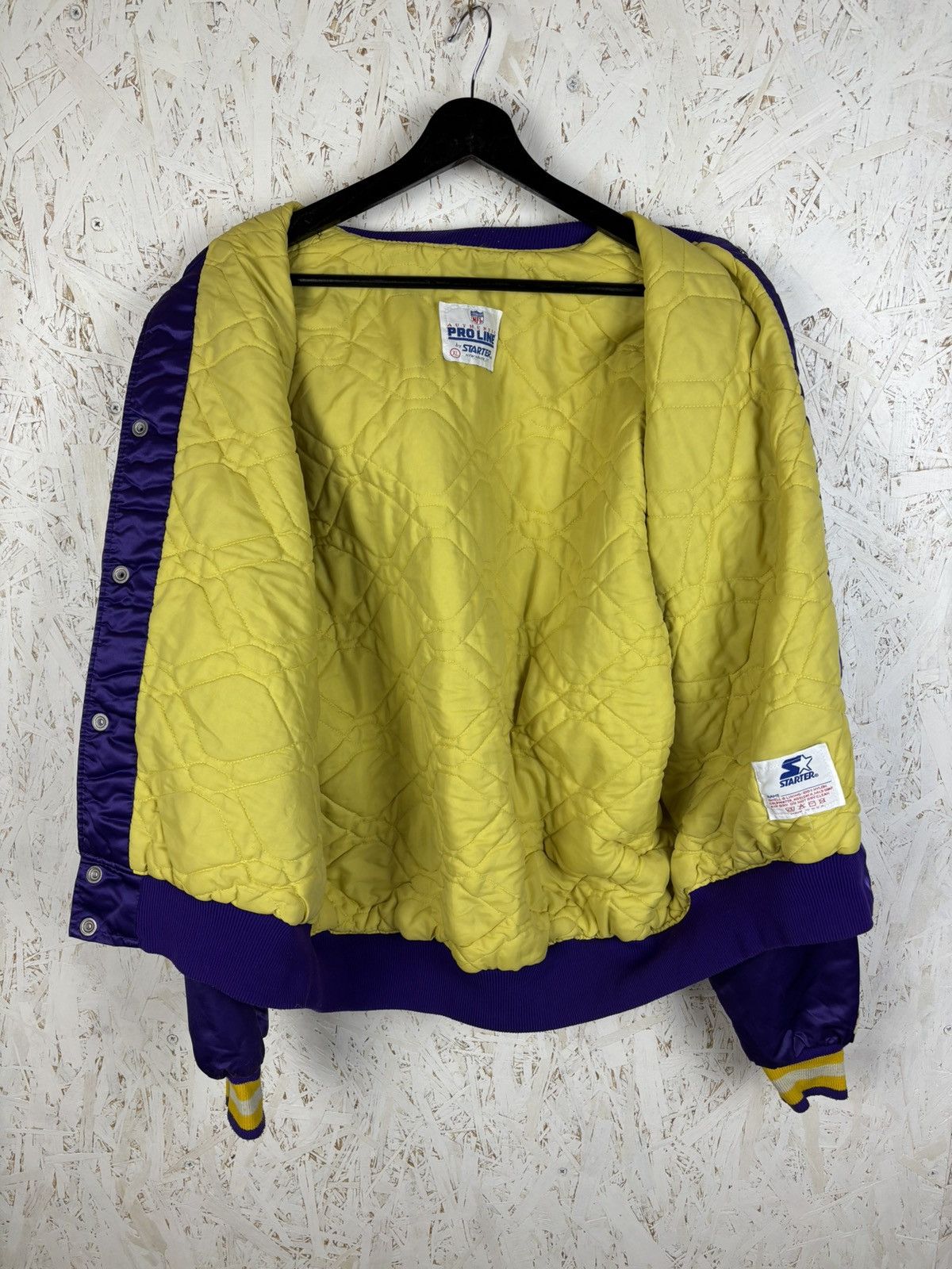 Starter 80s Starter Pro Line NHL Minnesota Vikings Satin Bomber XL Size US XL / EU 56 / 4 - 9 Thumbnail